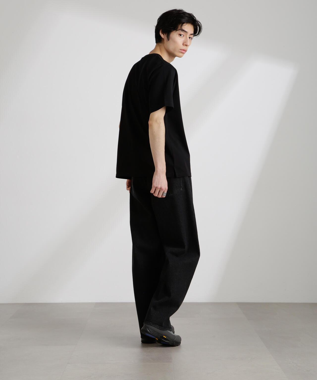 BTS、SEVENTEEN ユニバ限定　HYBE 半袖Tシャツ新品ペア BTS、SEVENTEEN ユニバ限定 HYBE 半袖Tシャツ新品ペア