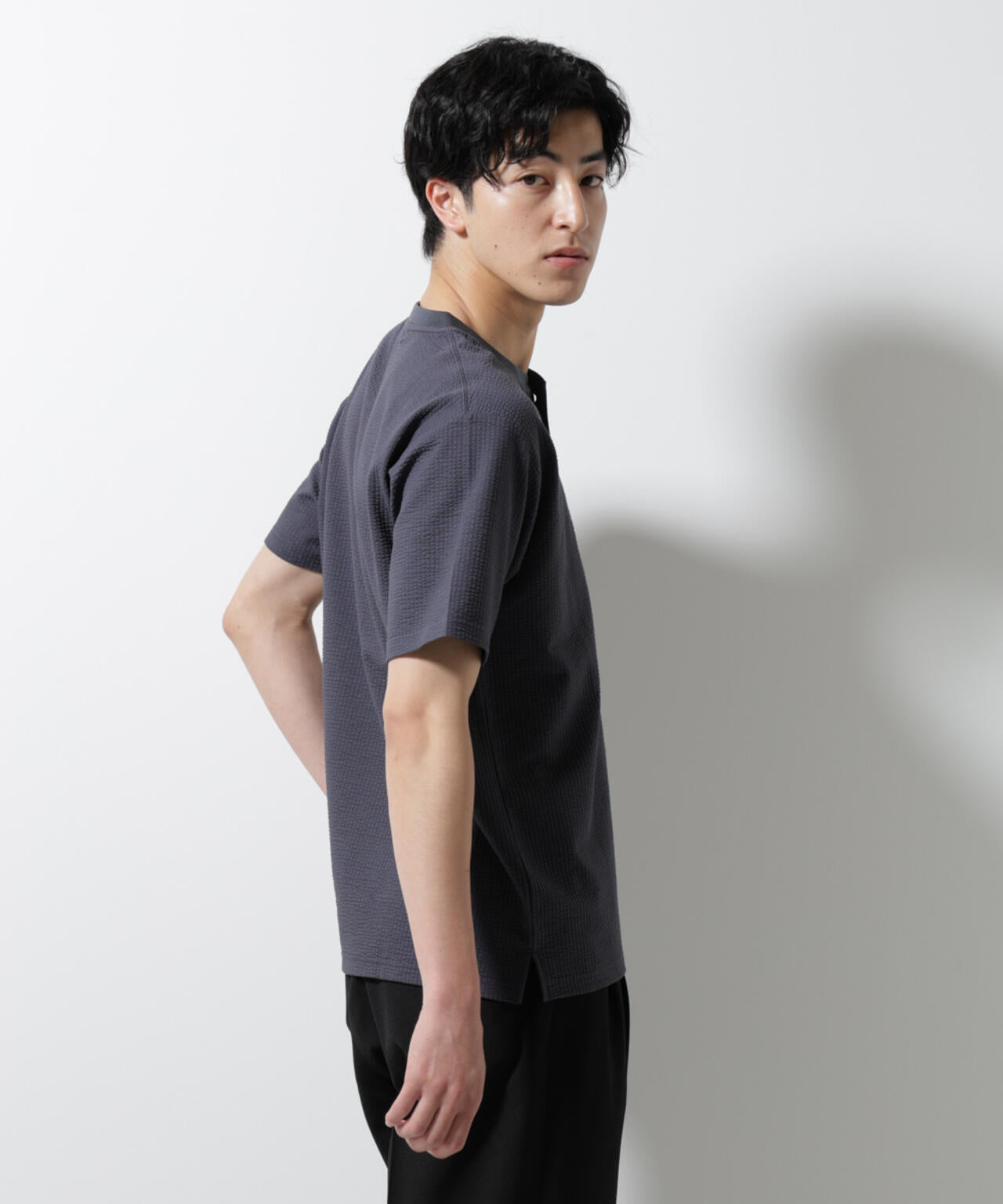 ジャージーサッカーヘンリーネックTシャツ 半袖 | NANO universe