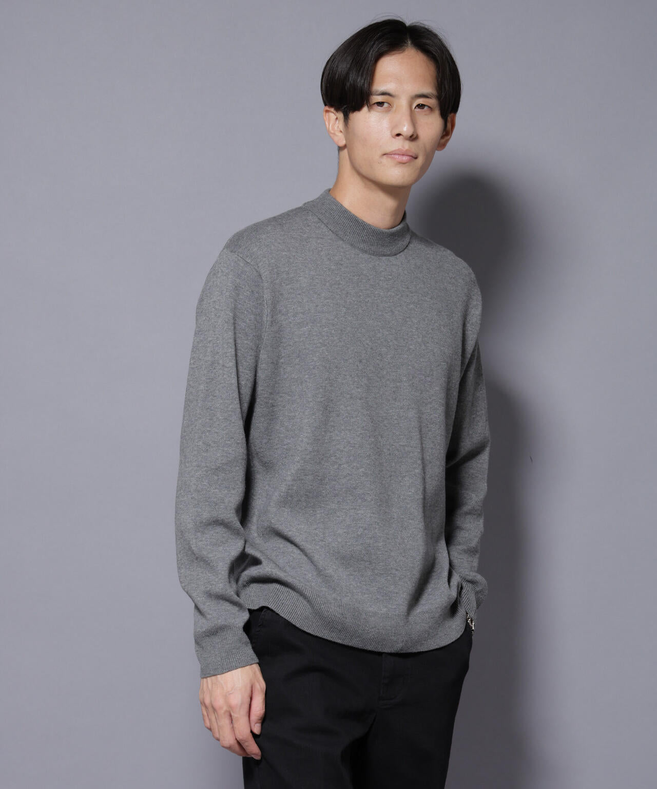 シルク混モックネックニット