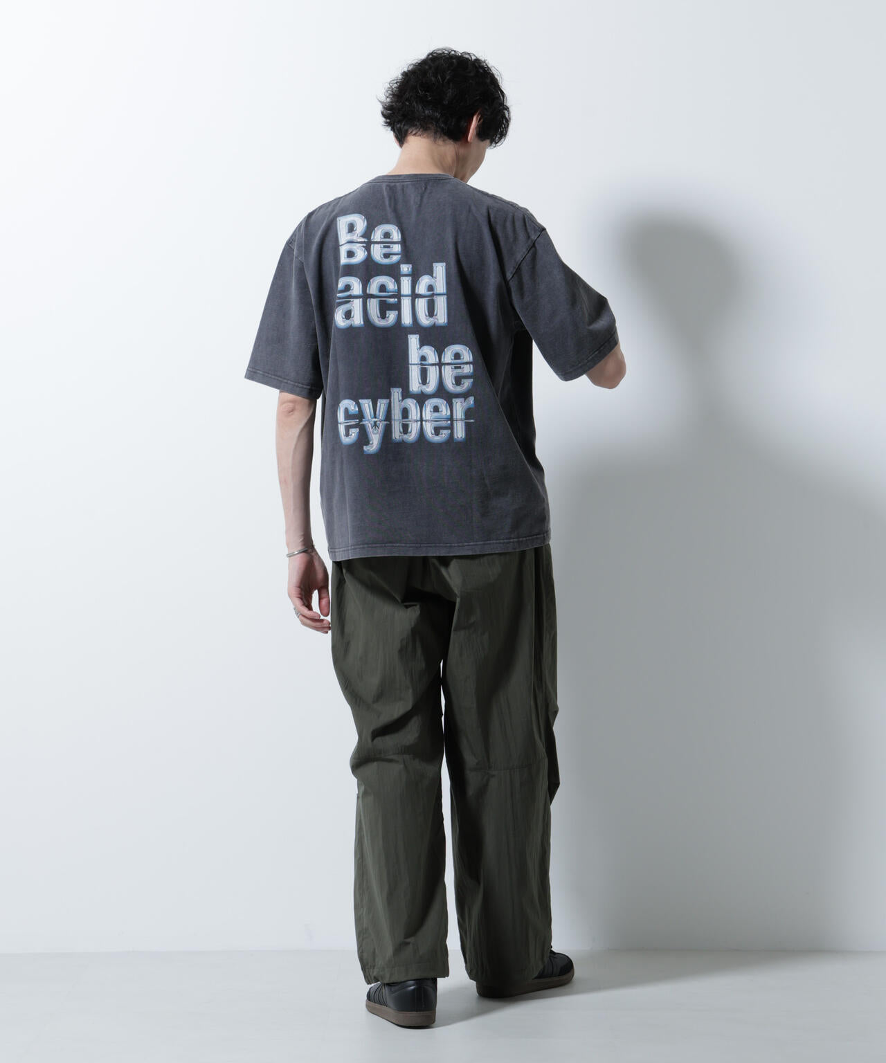 「A-C-Z」ピグメントグラフィックTシャツ 半袖