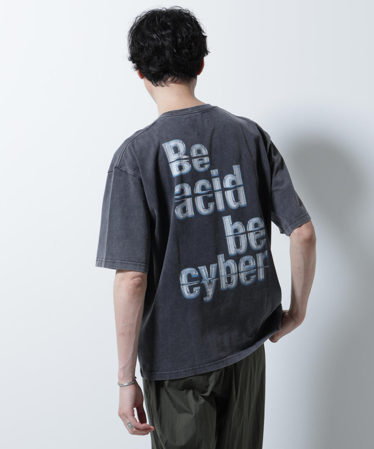 「A-C-Z」ピグメントグラフィックTシャツ 半袖