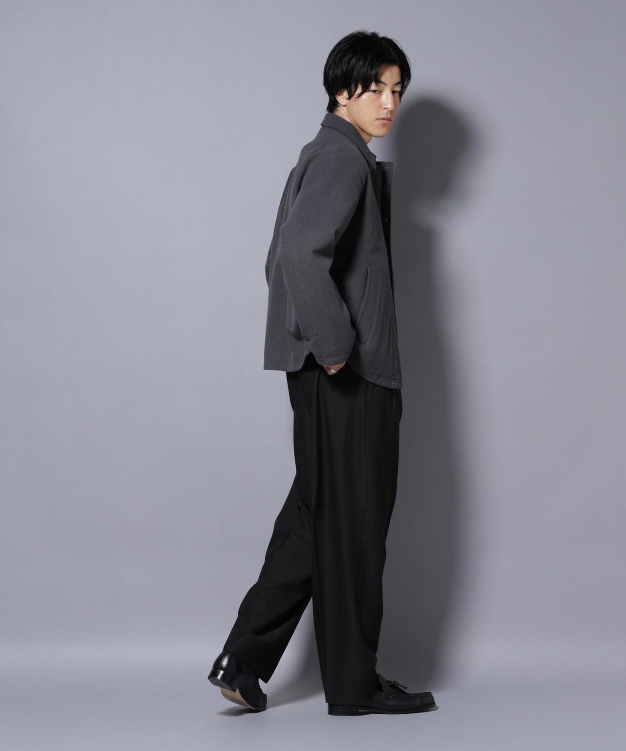 2タックテーパードスラックス