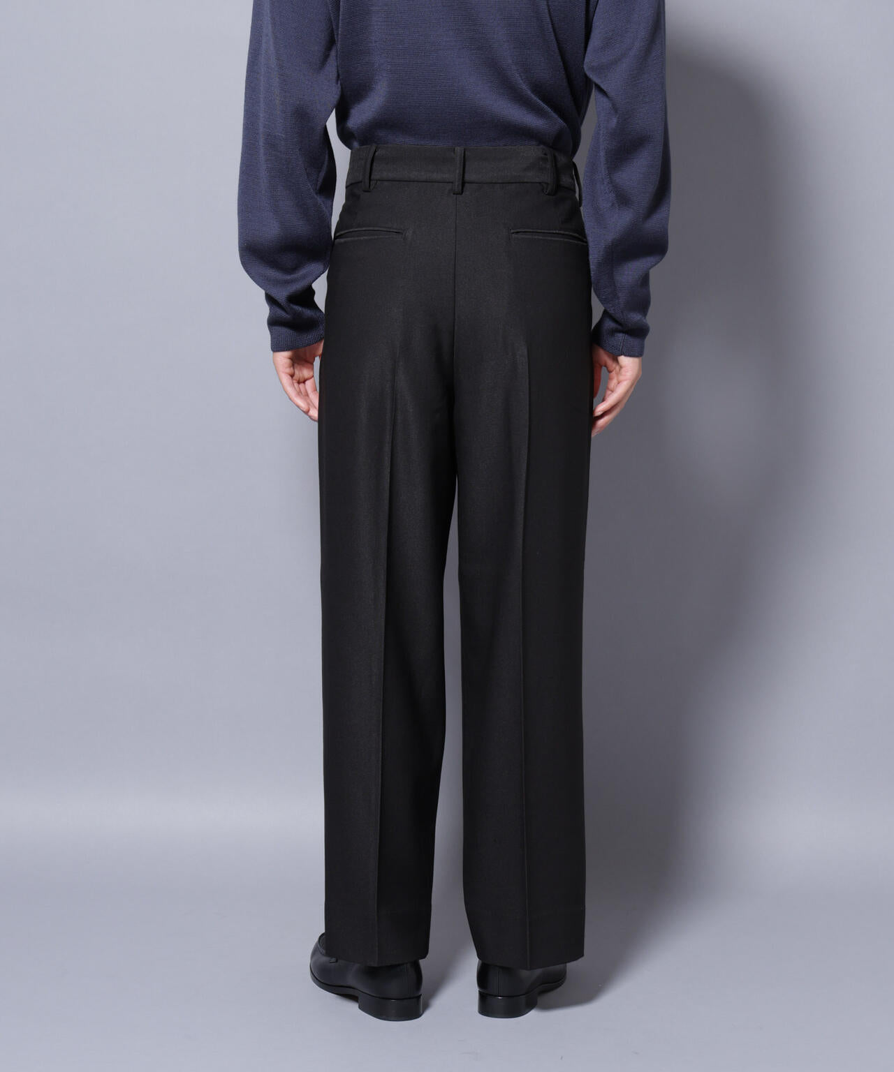 2タックテーパードスラックス