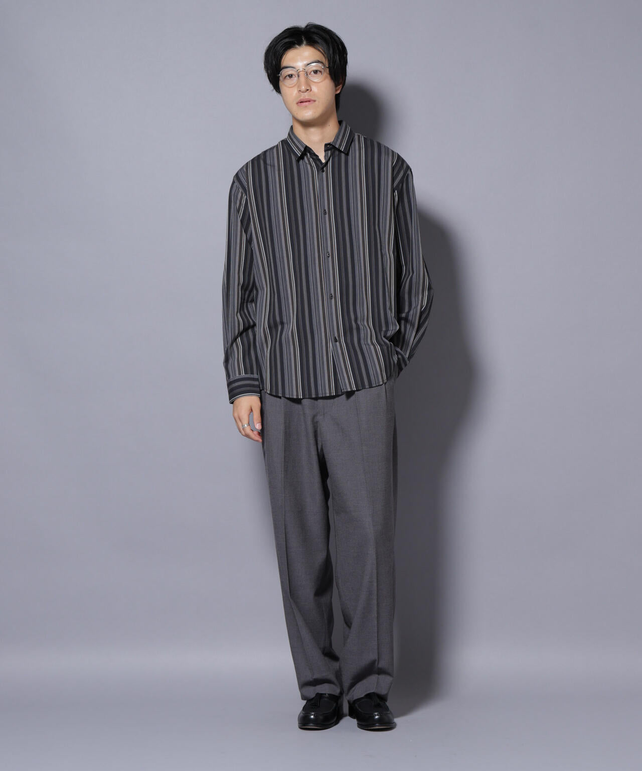 2タックテーパードスラックス