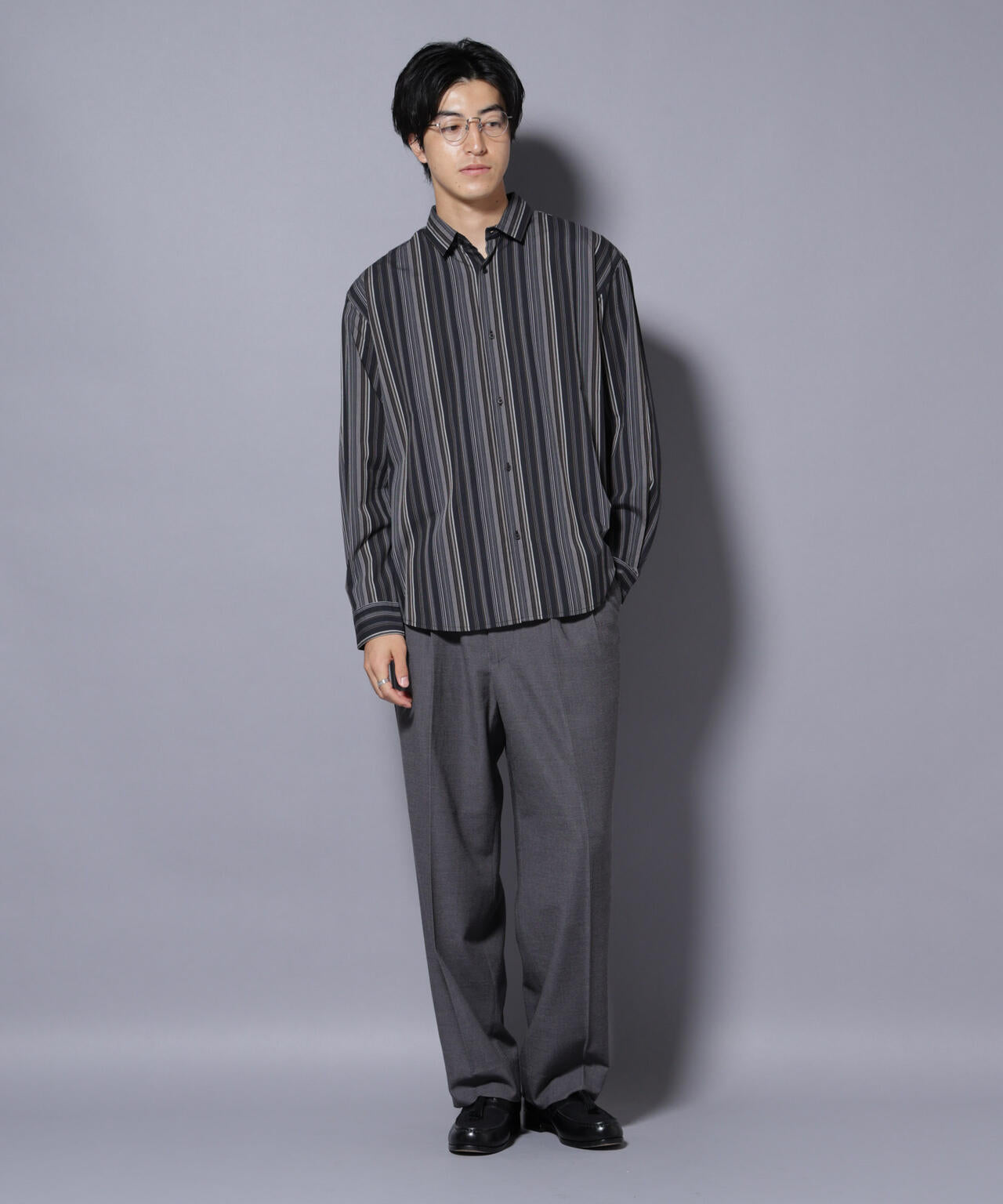 2タックテーパードスラックス