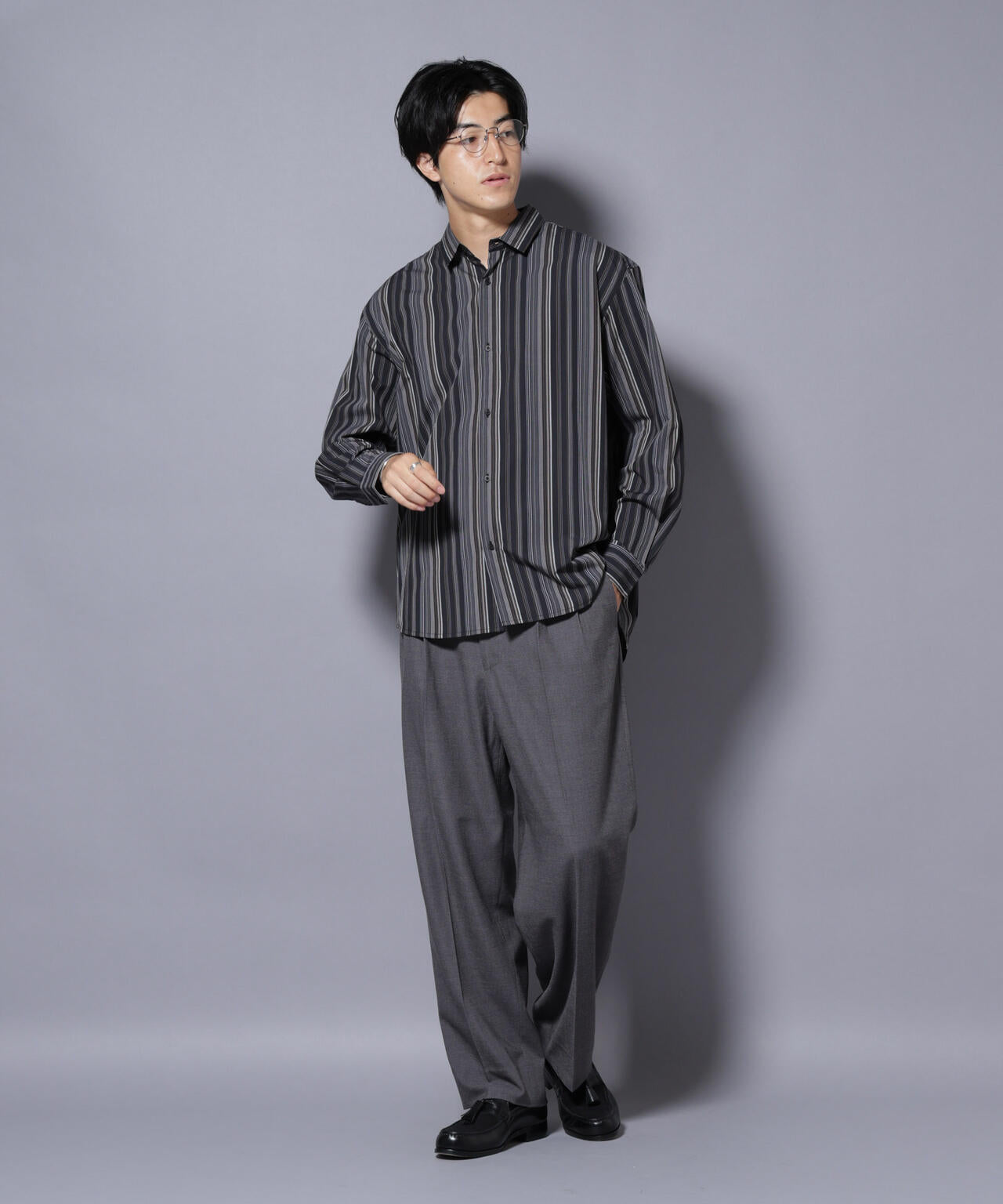 2タックテーパードスラックス