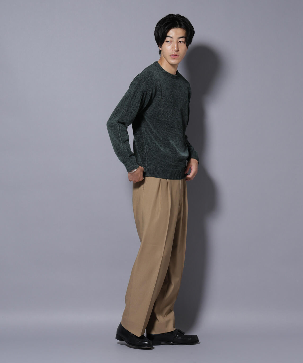 2タックテーパードスラックス