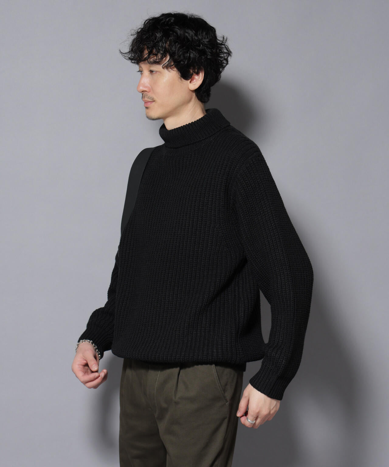 ローゲージタートルニット