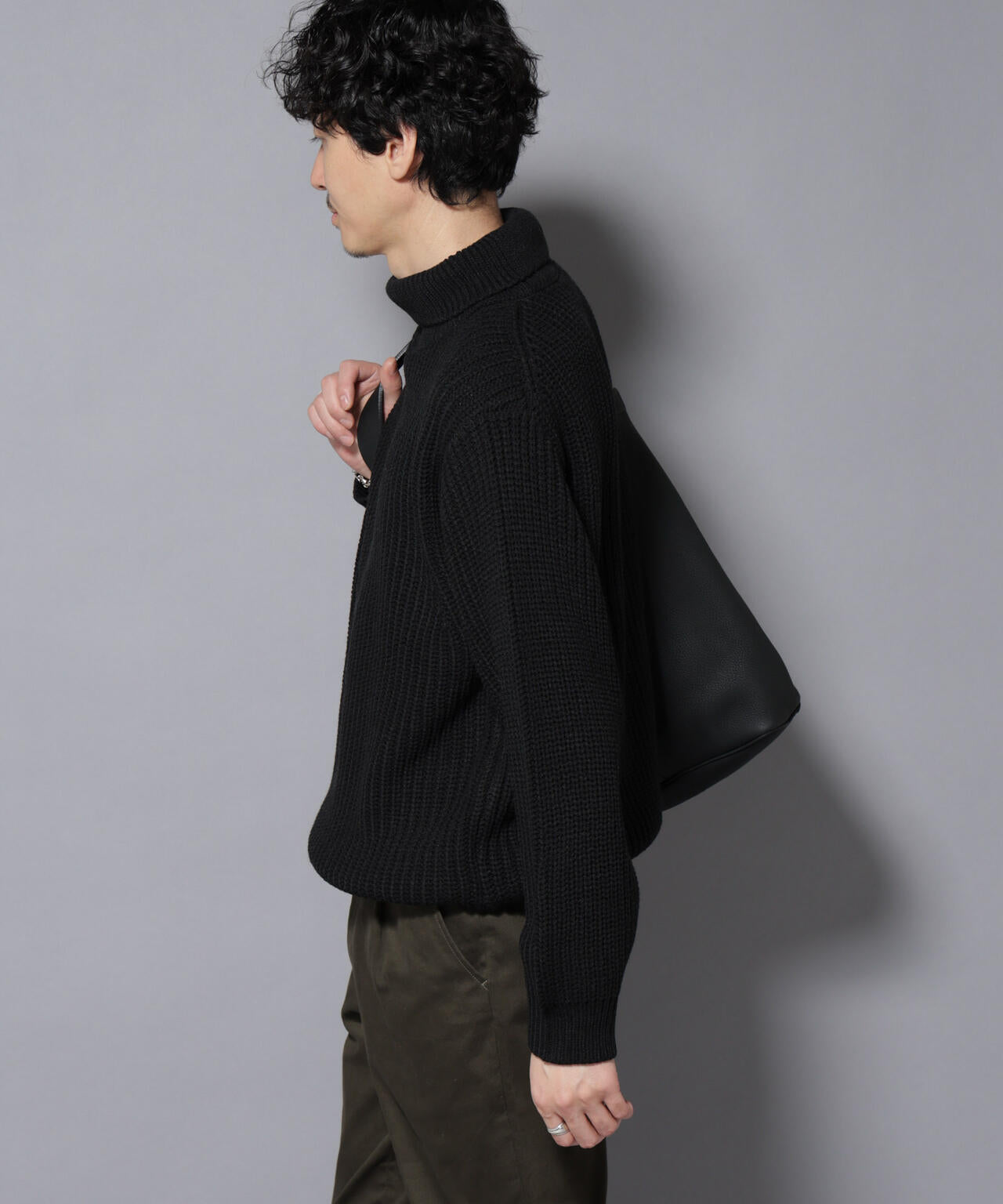 ローゲージタートルニット