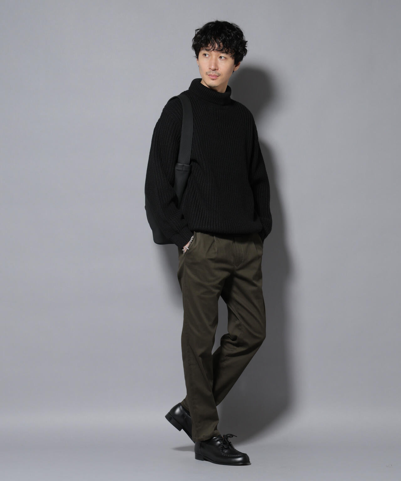 ローゲージタートルニット