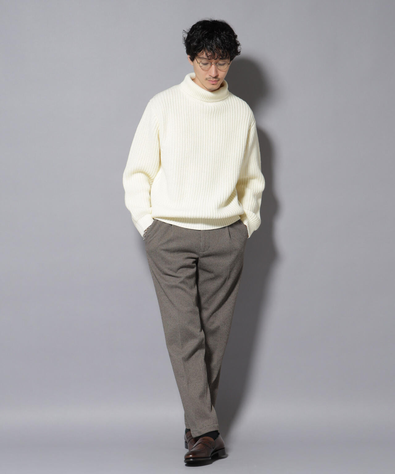 ローゲージタートルニット