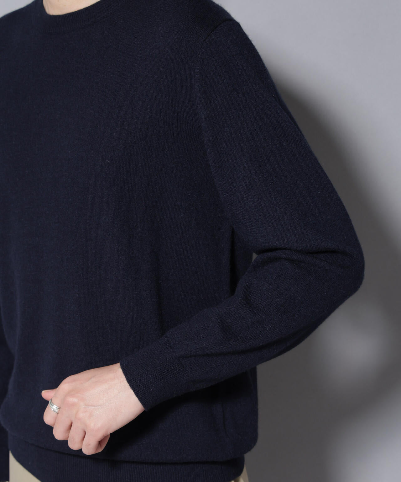 カシミヤミックスクルーネックニット