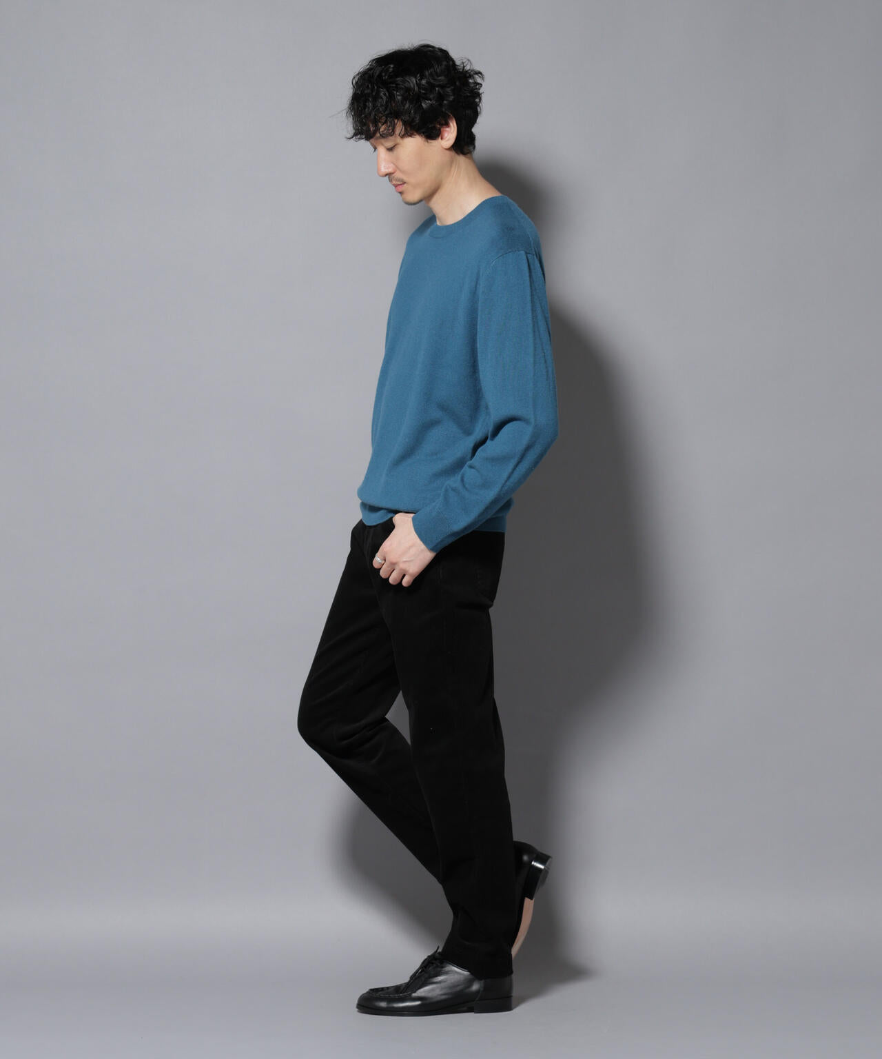 カシミヤミックスクルーネックニット