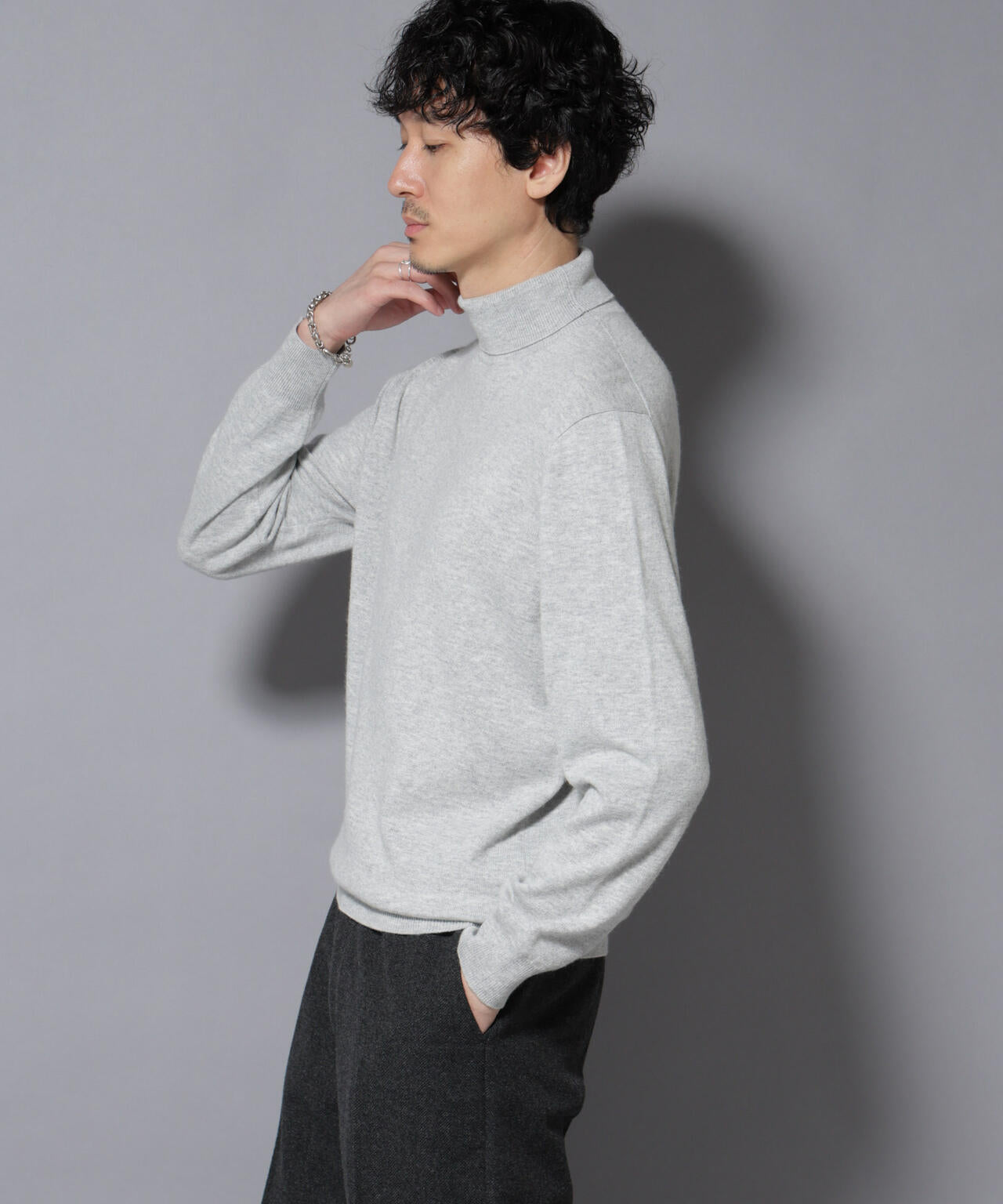 カシミヤミックスタートルネックニット