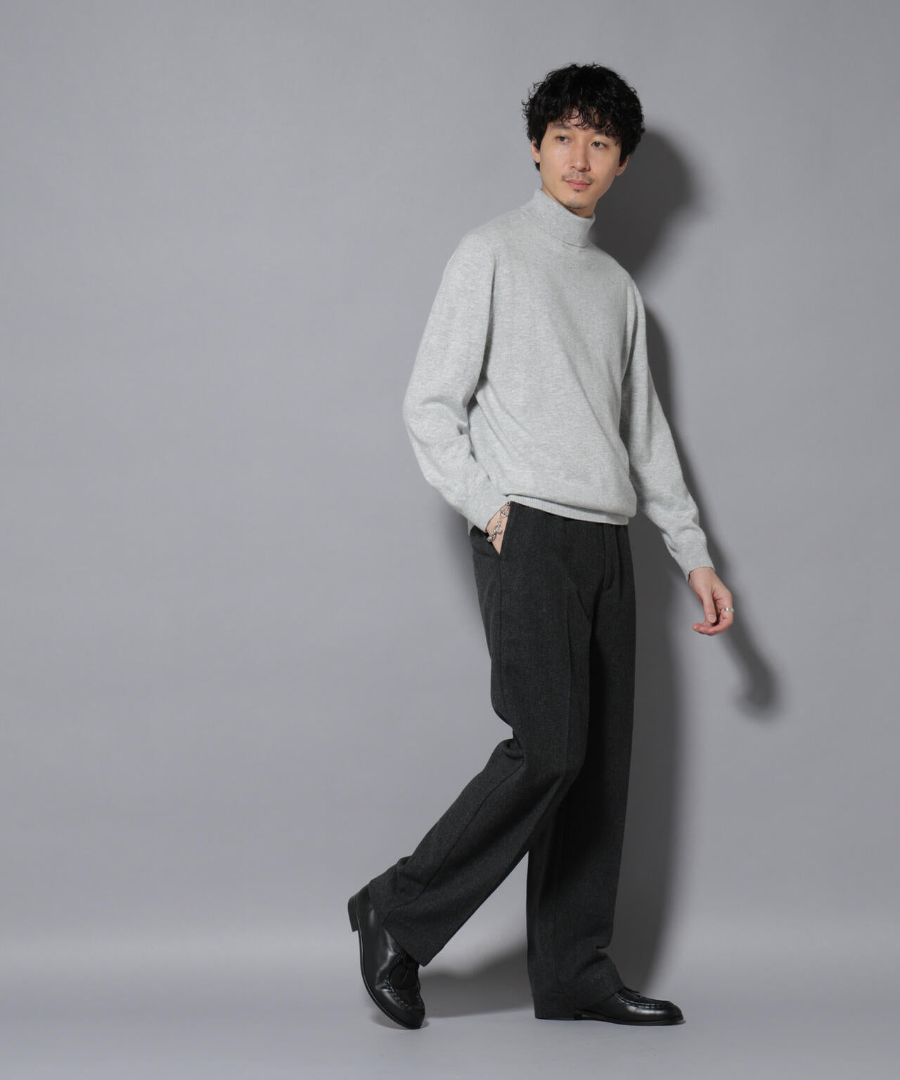 カシミヤミックスタートルネックニット