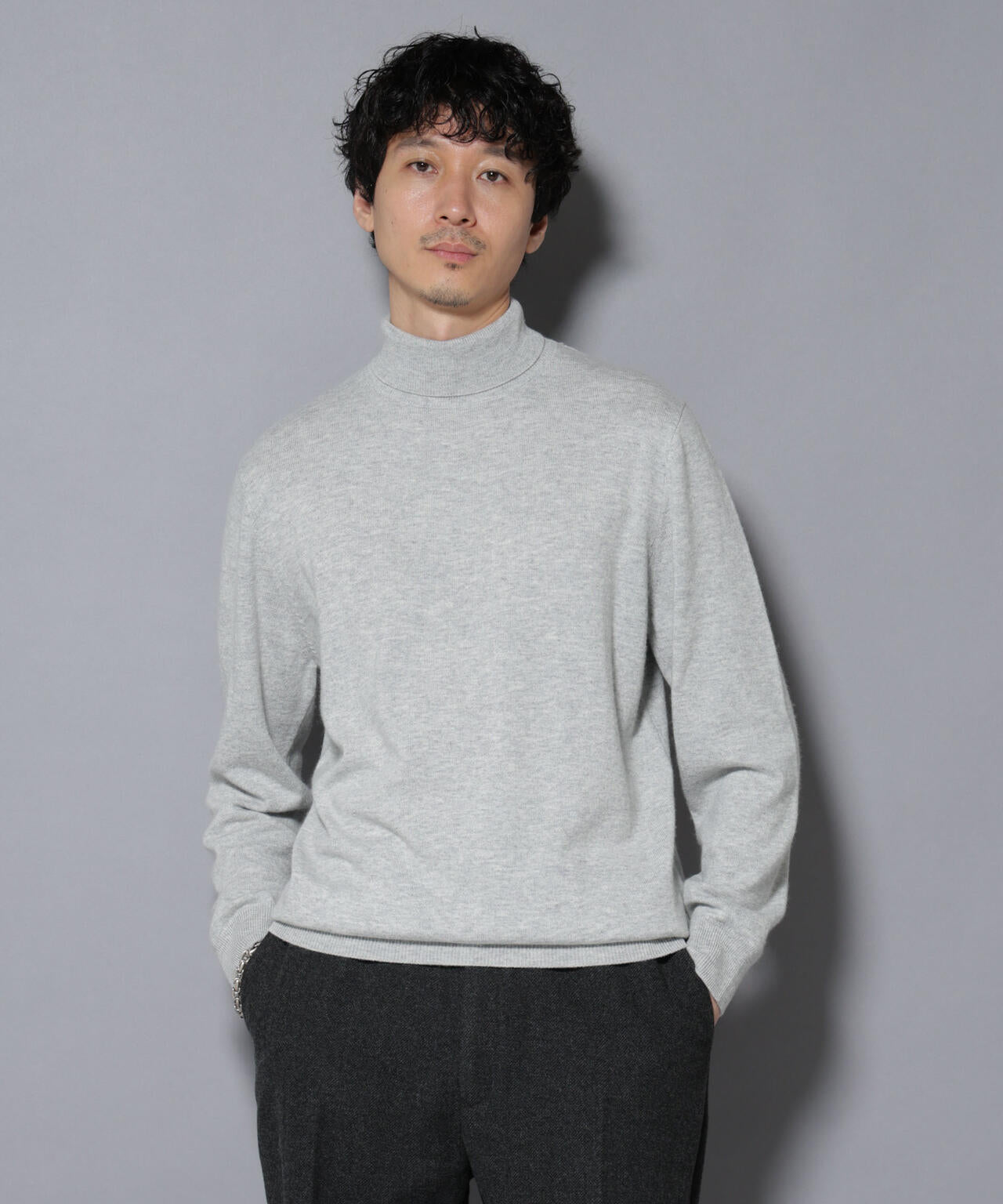 カシミヤミックスタートルネックニット