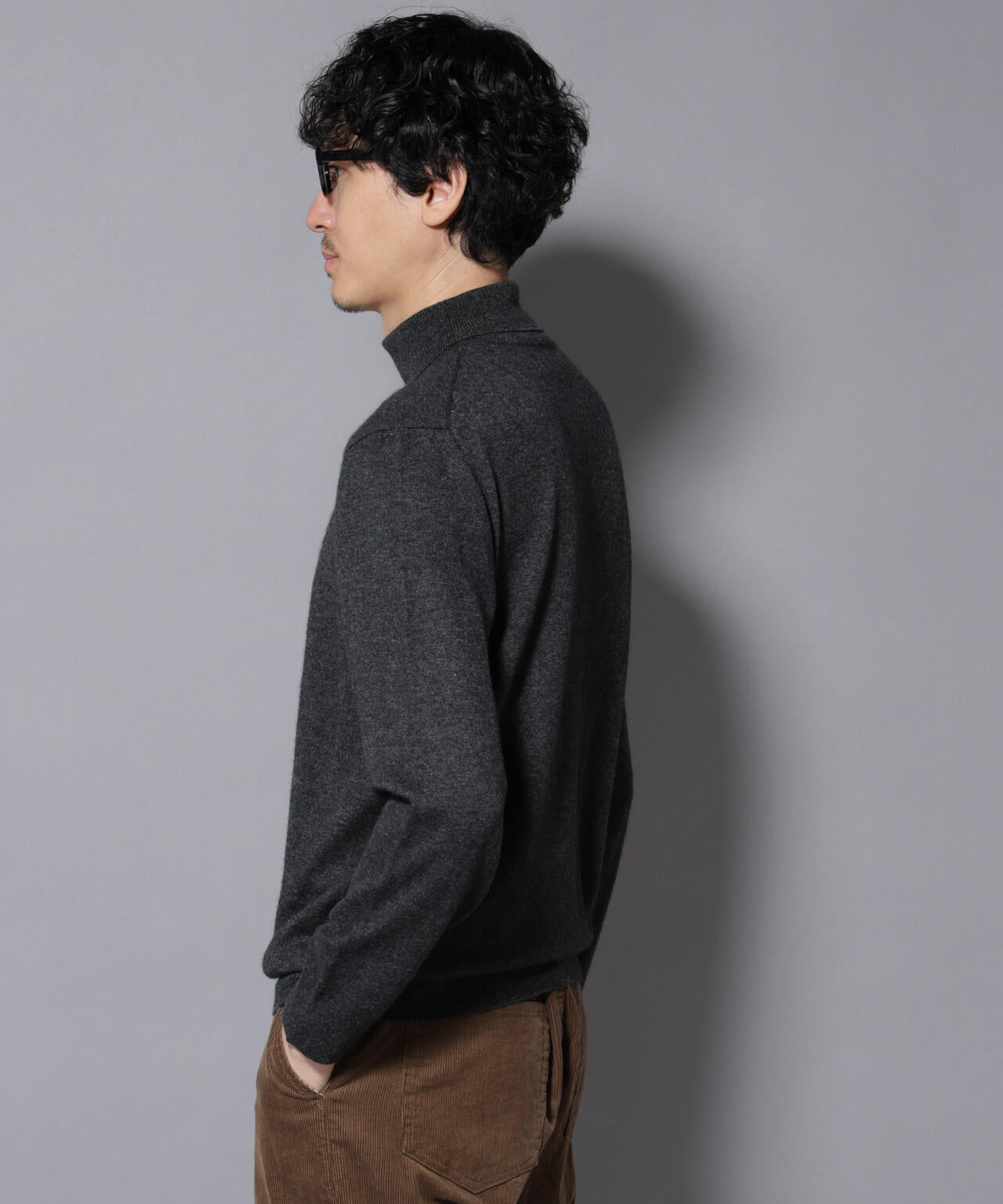 カシミヤミックスタートルネックニット