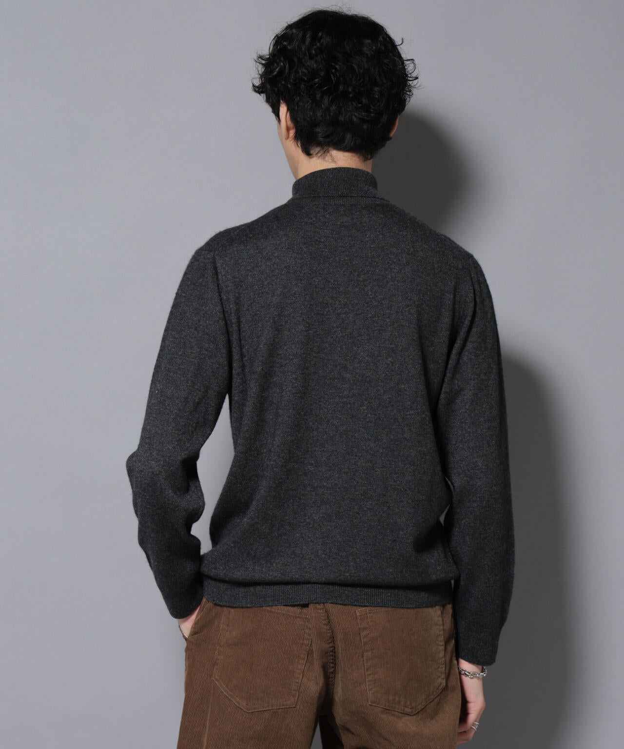 カシミヤミックスタートルネックニット