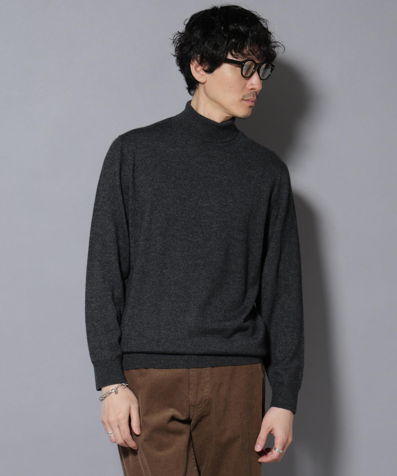 カシミヤミックスタートルネックニット