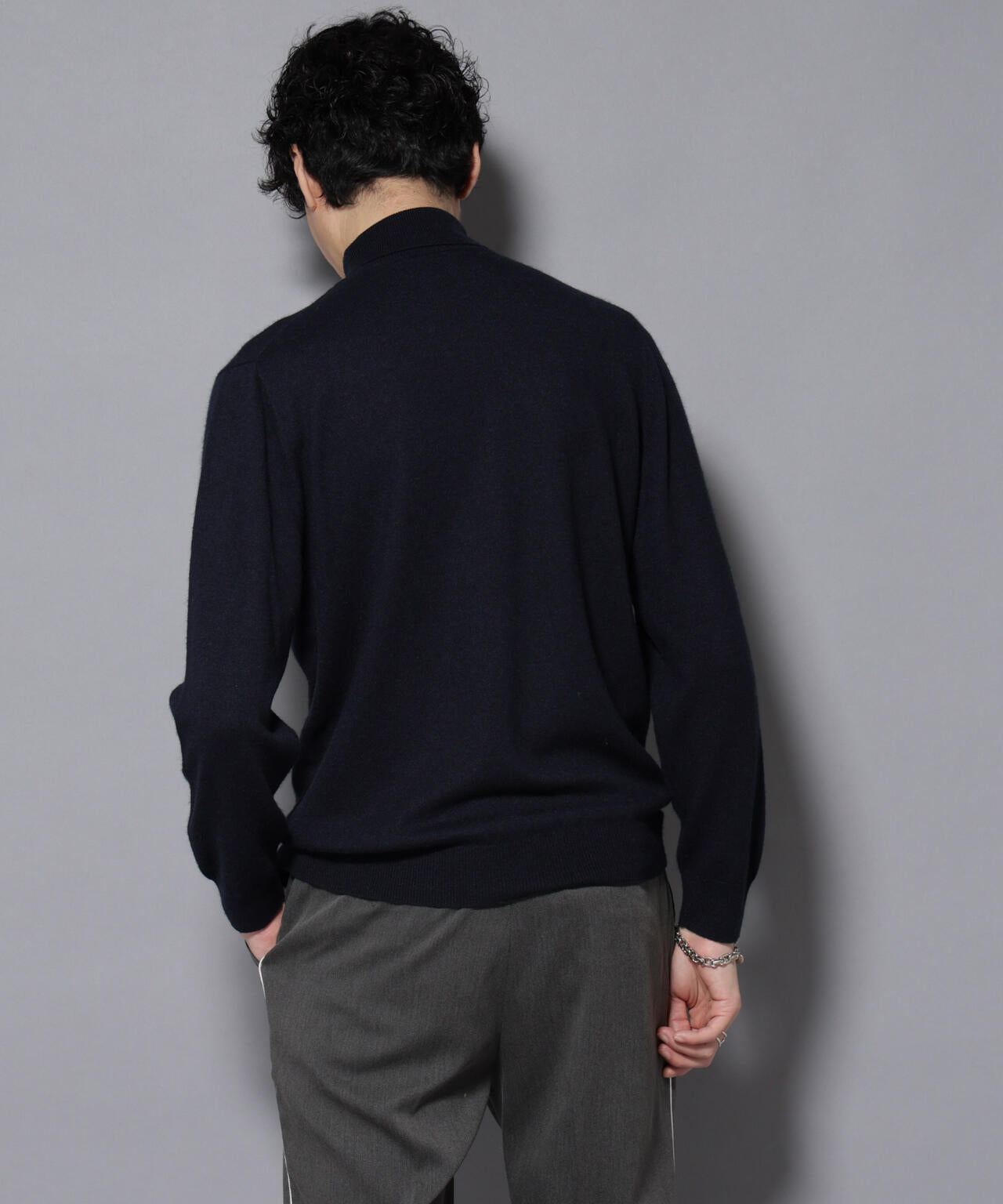 カシミヤミックスタートルネックニット