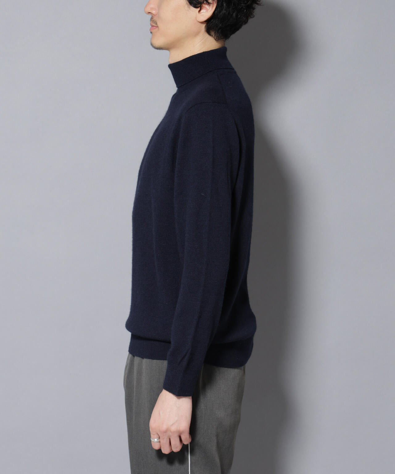 カシミヤミックスタートルネックニット