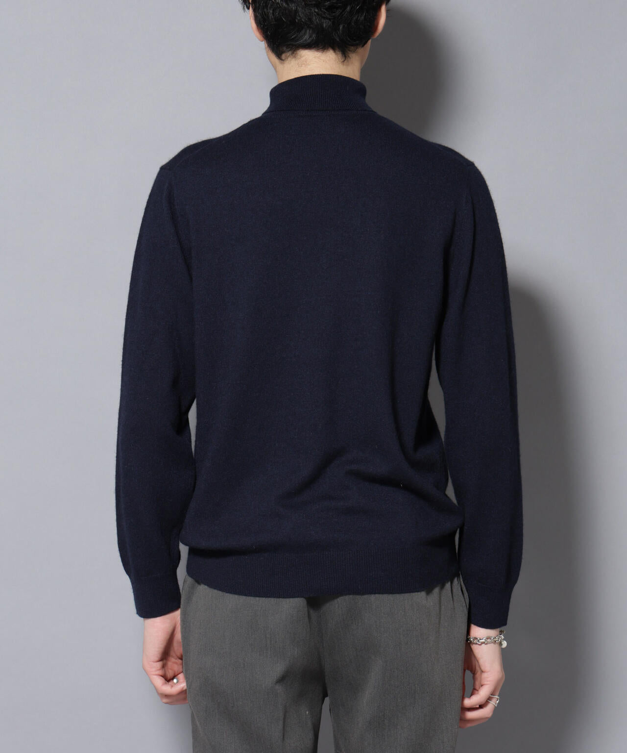 カシミヤミックスタートルネックニット