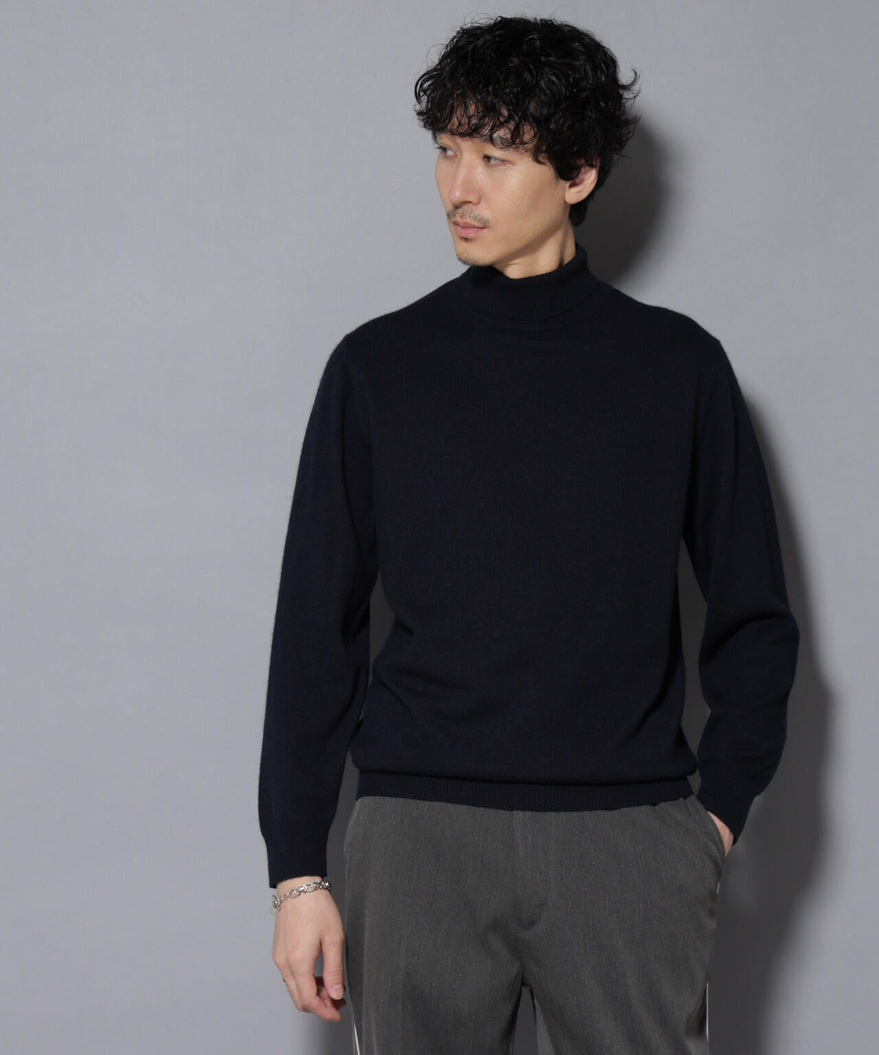 カシミヤミックスタートルネックニット