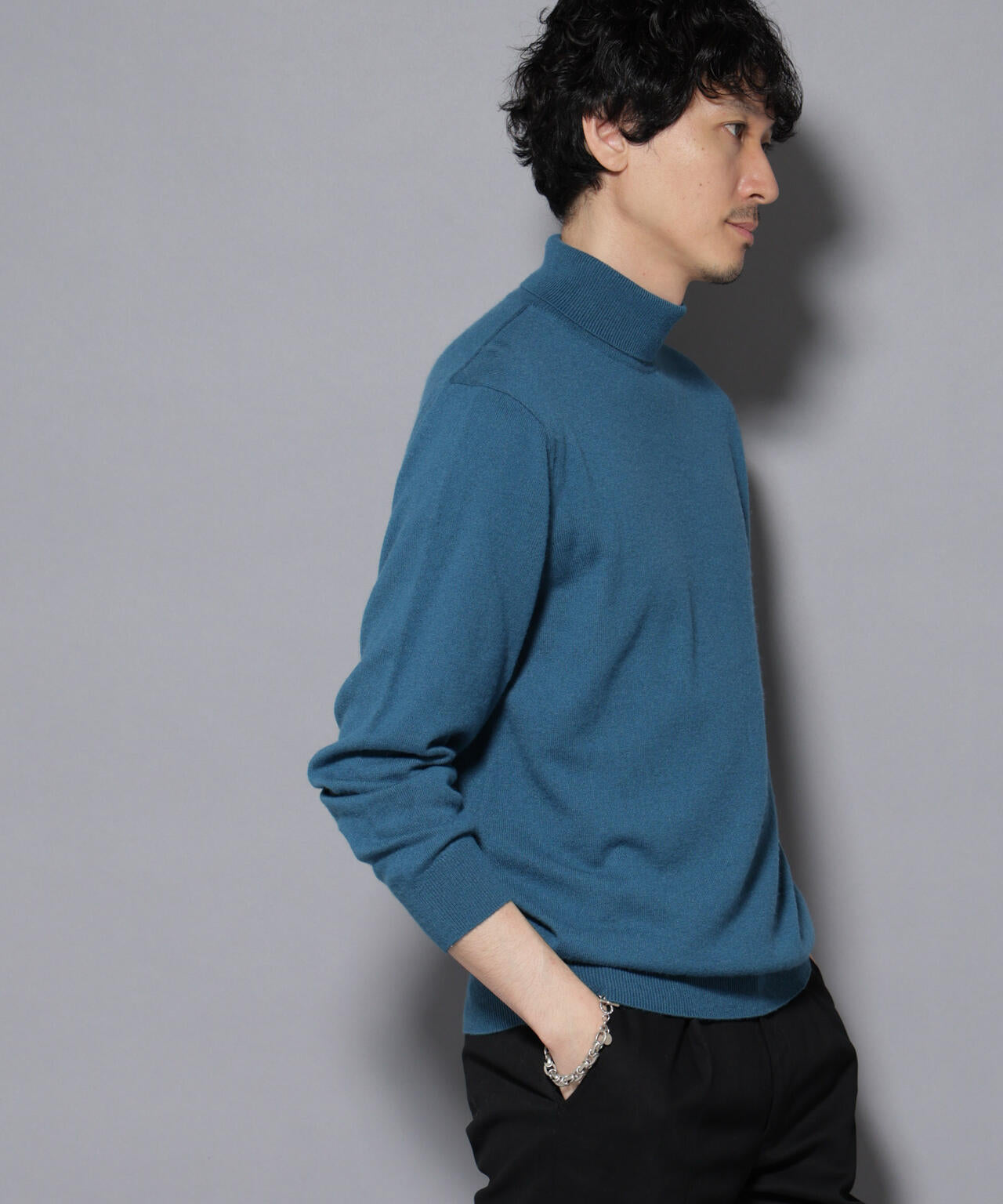 カシミヤミックスタートルネックニット