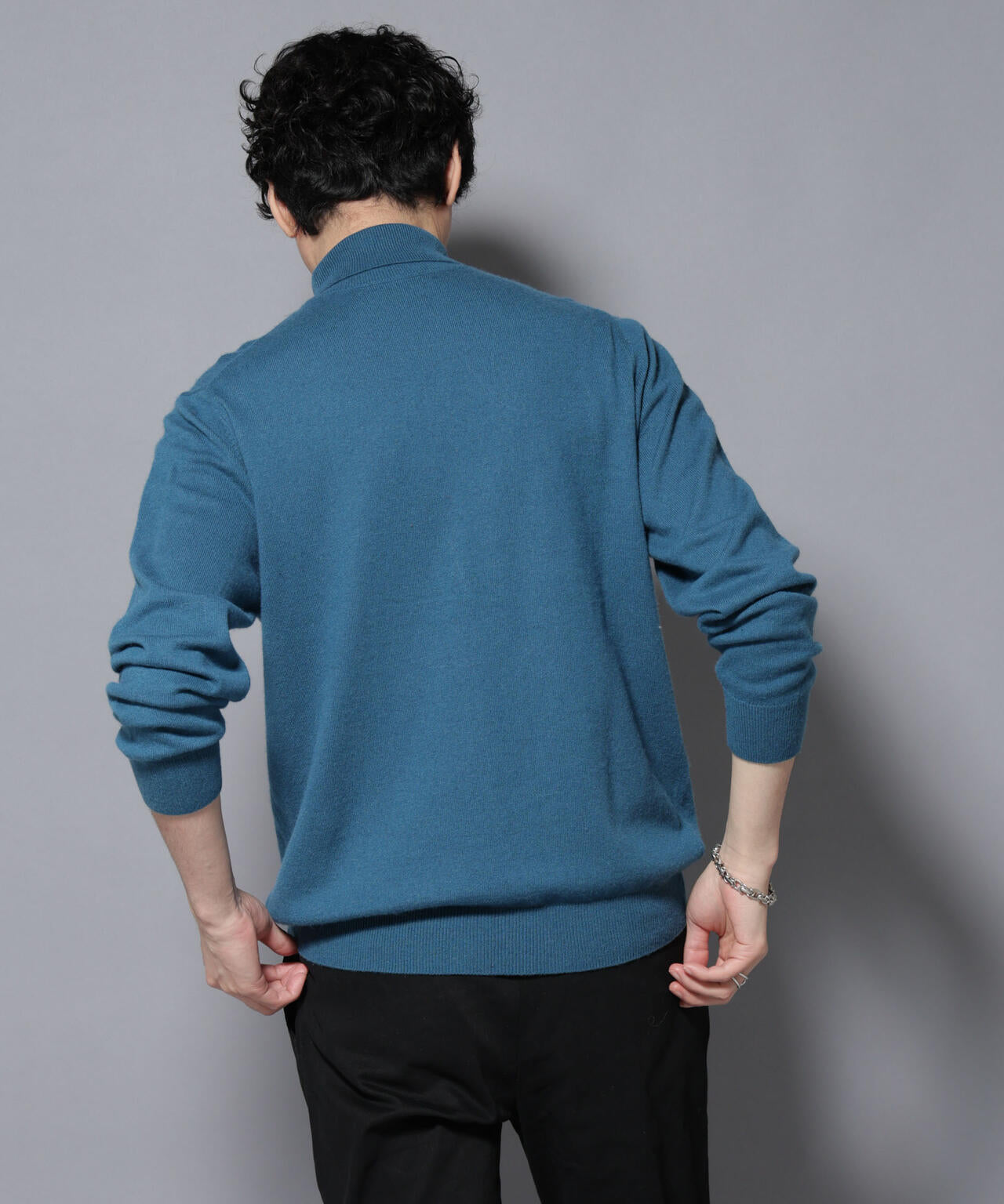 カシミヤミックスタートルネックニット