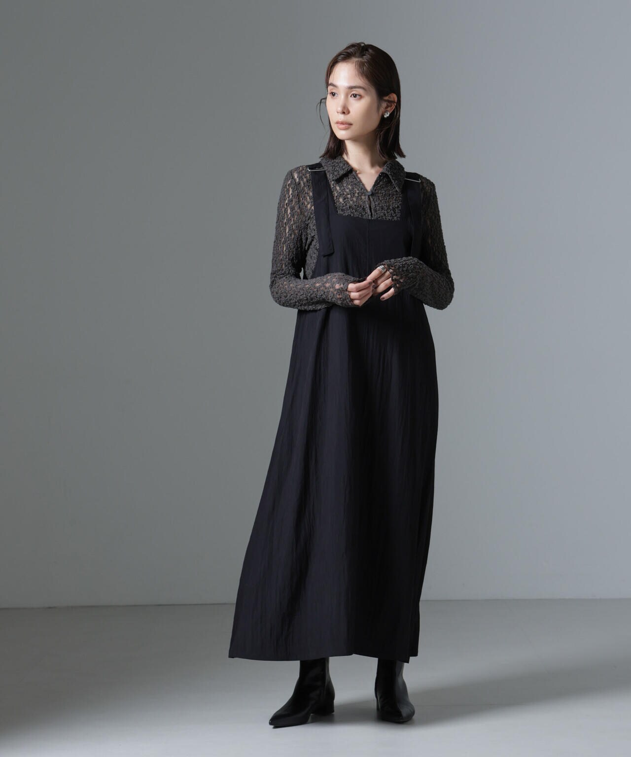 バックルベルトストラップフレアワンピース