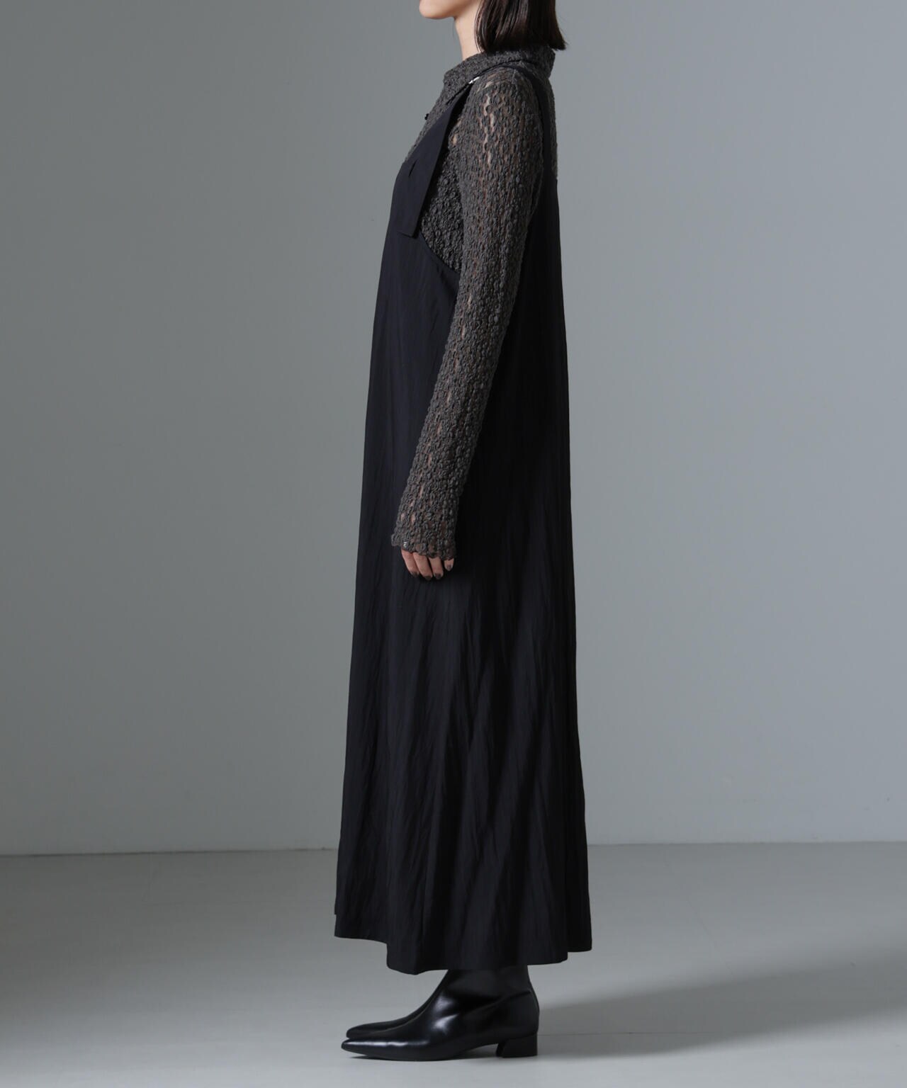 バックルベルトストラップフレアワンピース