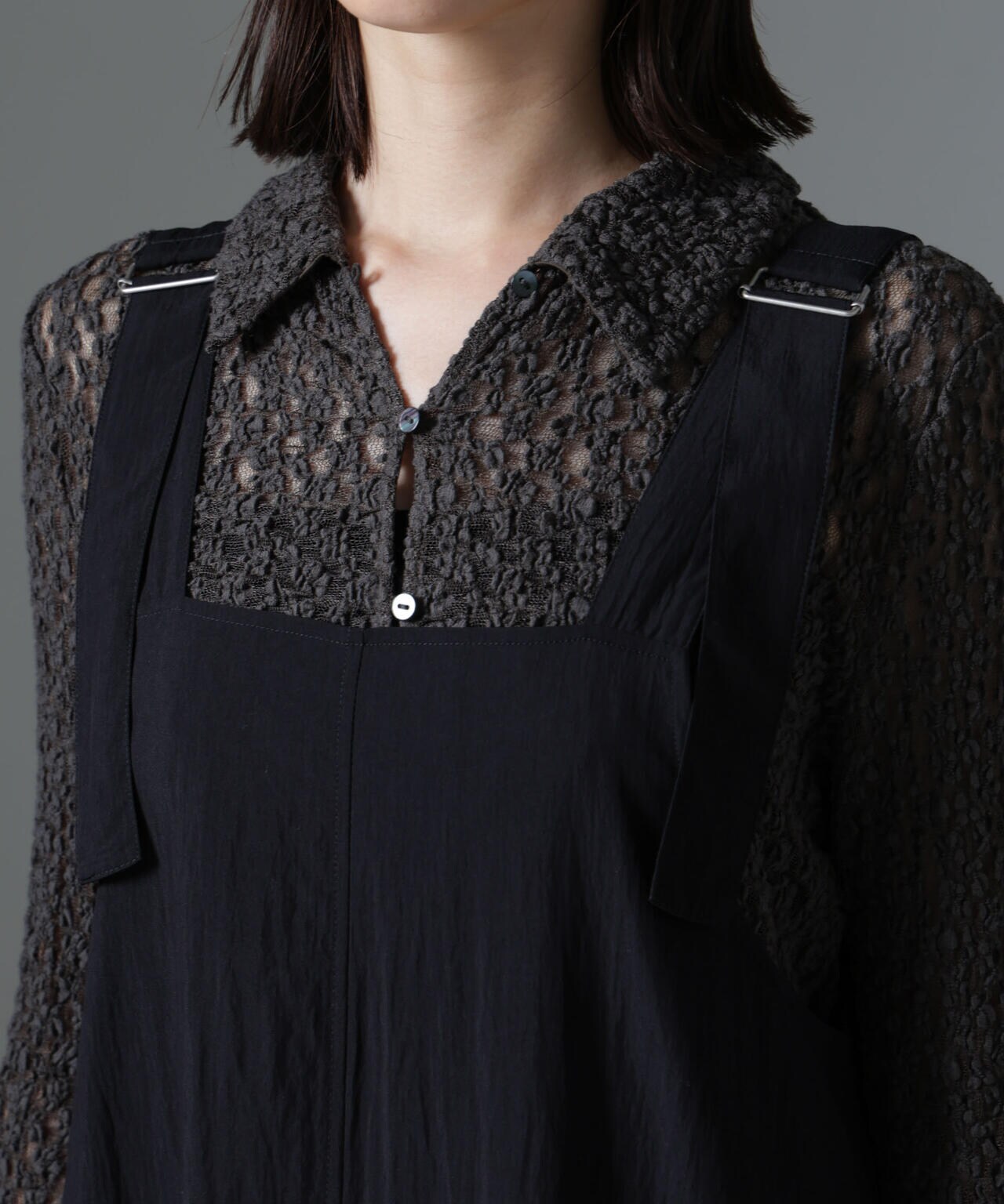 バックルベルトストラップフレアワンピース