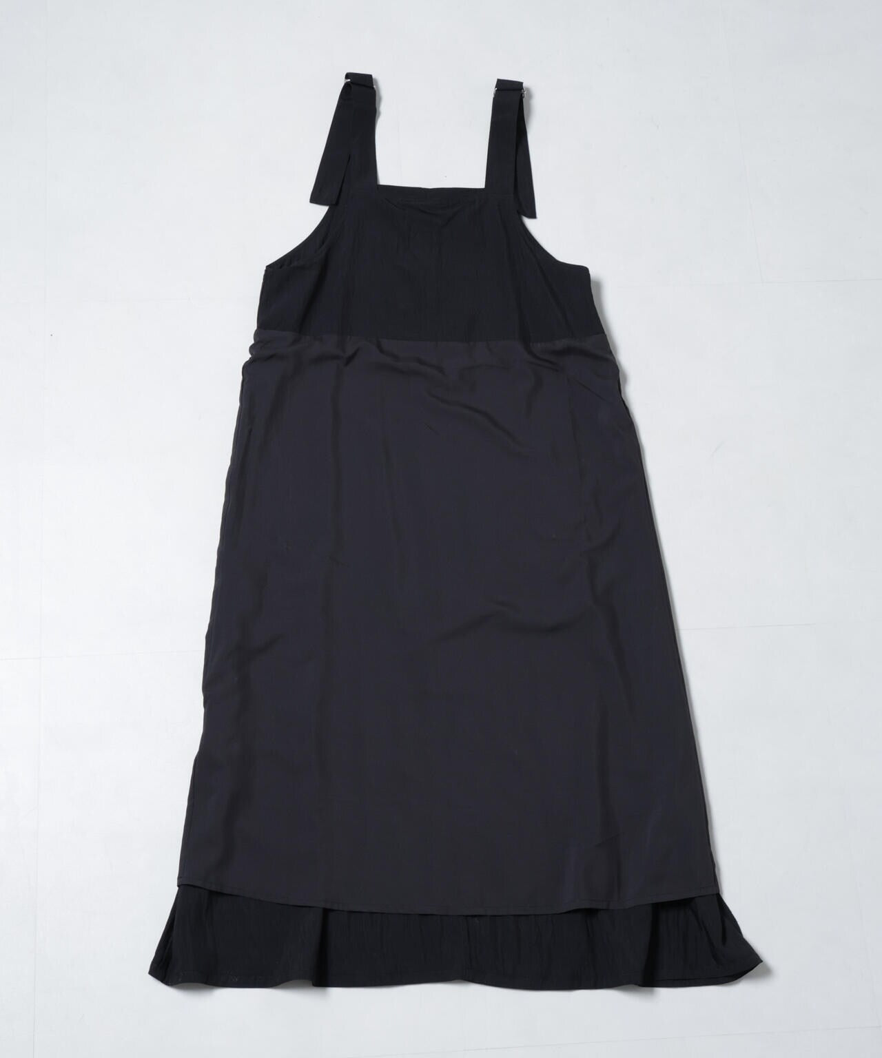 バックルベルトストラップフレアワンピース