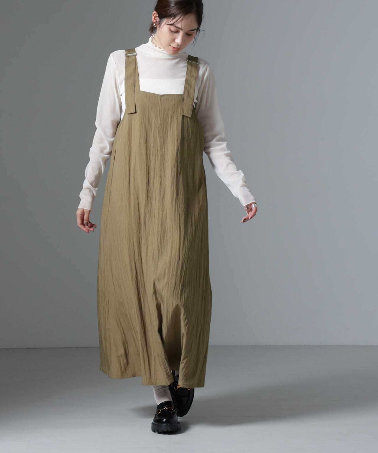 バックルベルトストラップフレアワンピース