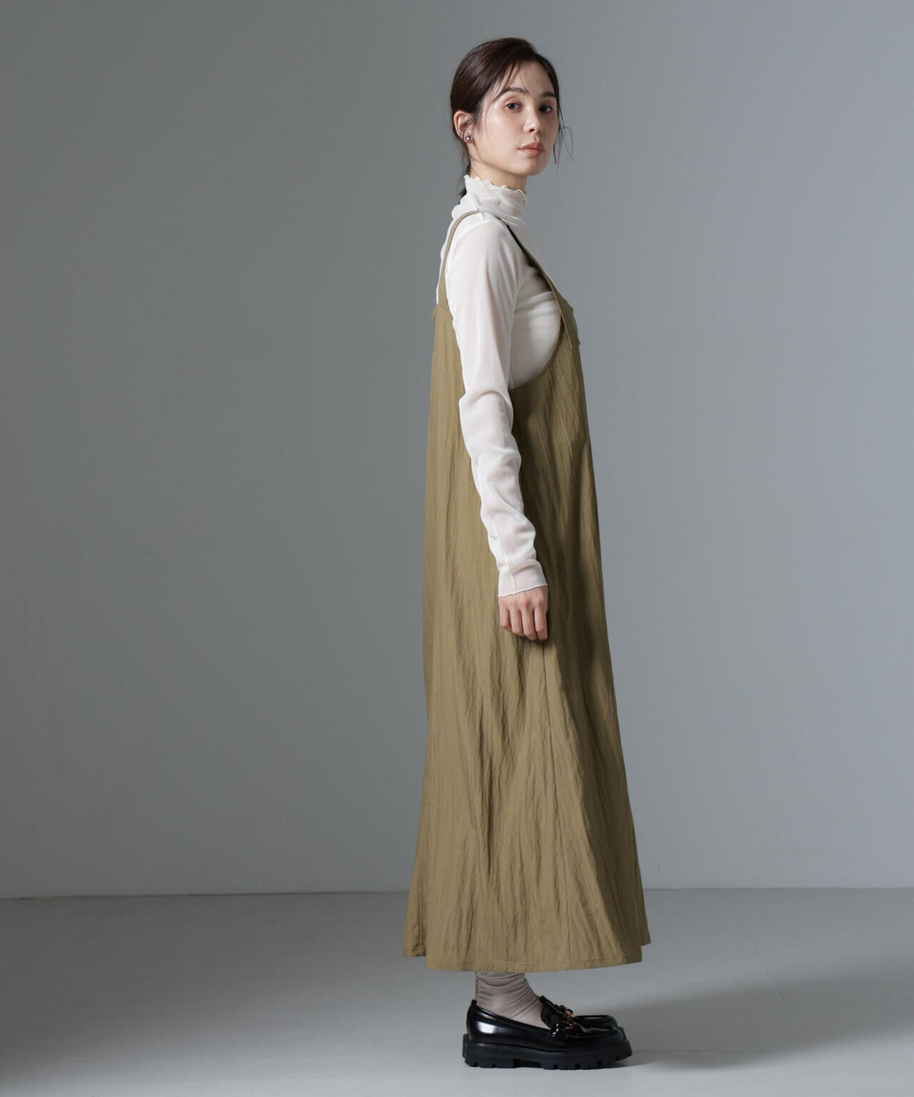 バックルベルトストラップフレアワンピース