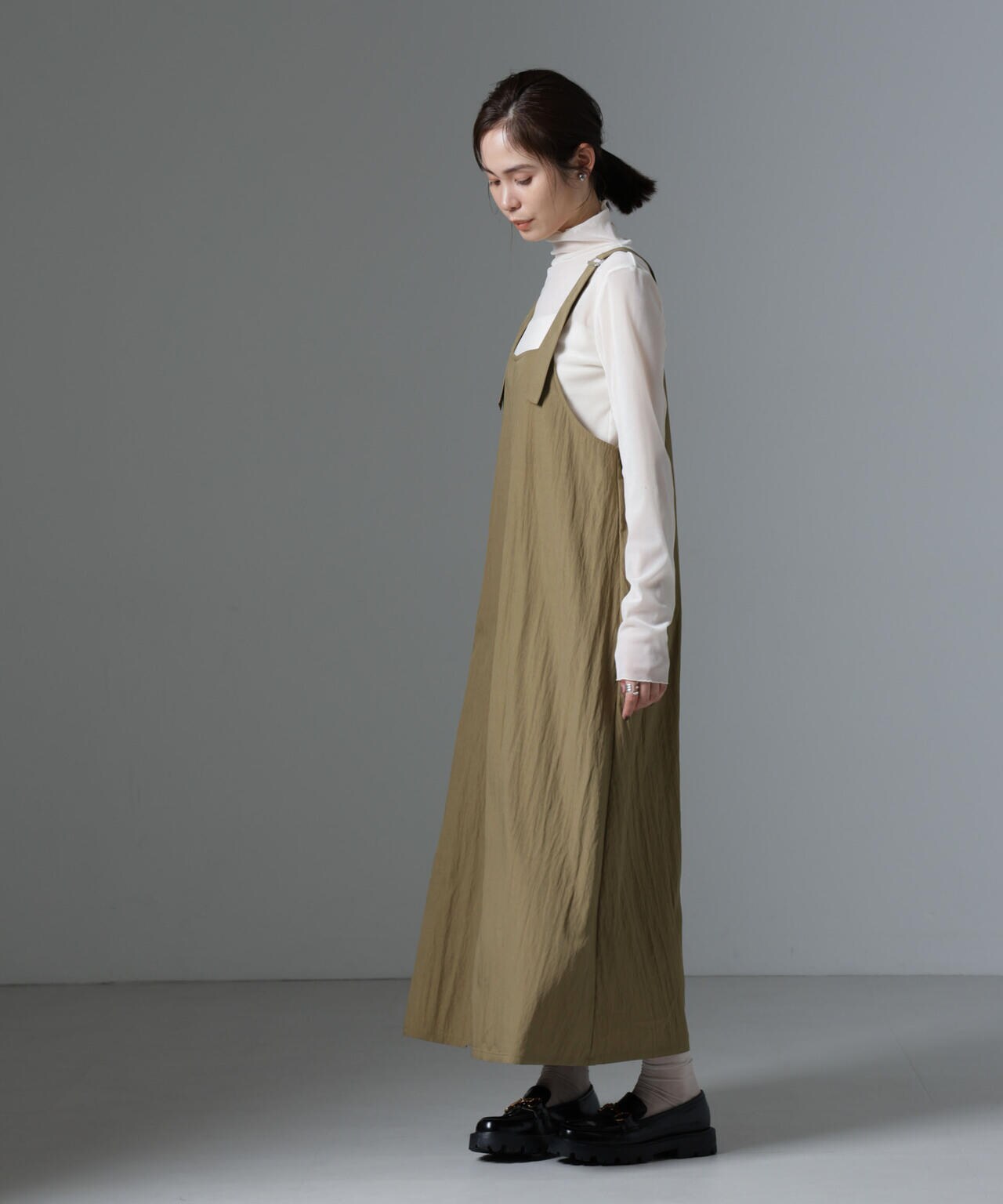 バックルベルトストラップフレアワンピース