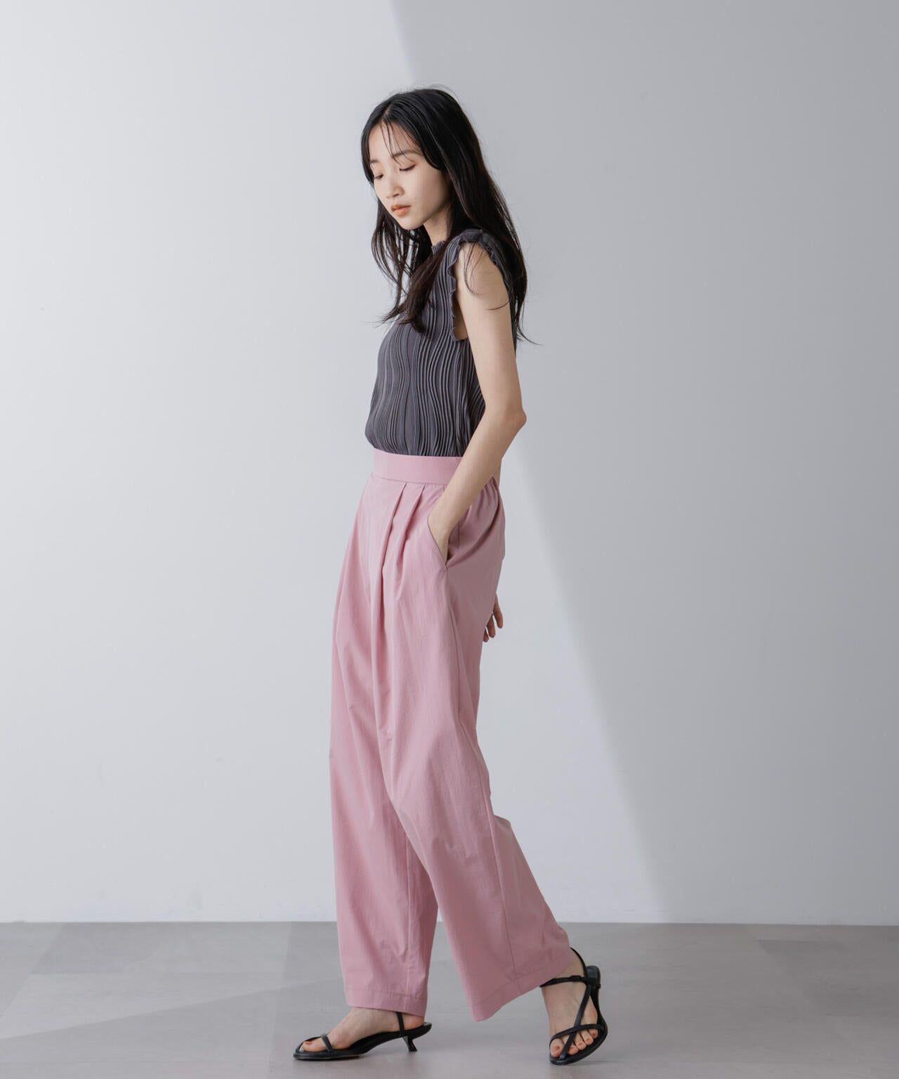 タックワイドパンツ