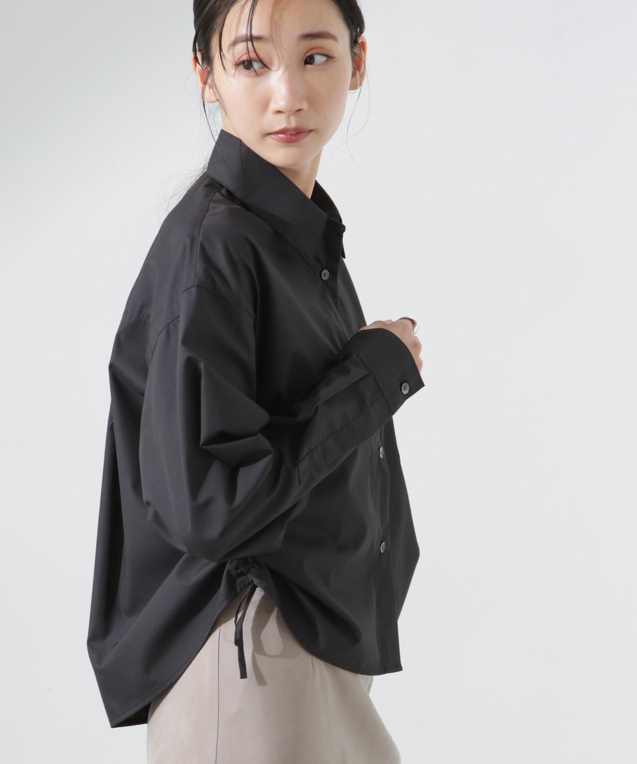 サイドシャーリングクロップドシャツ