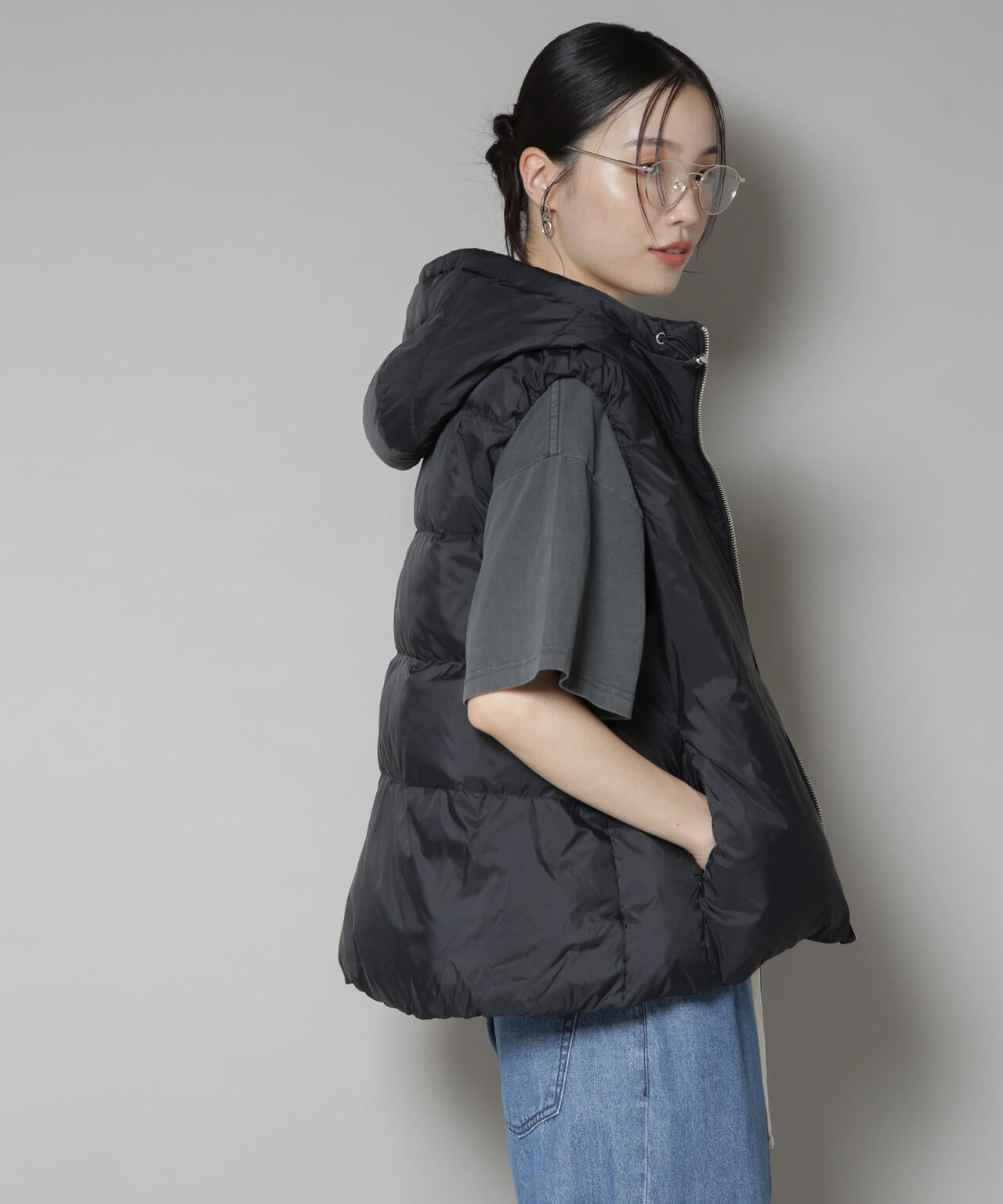 撥水加工ライトダウン　フードジップアップベスト