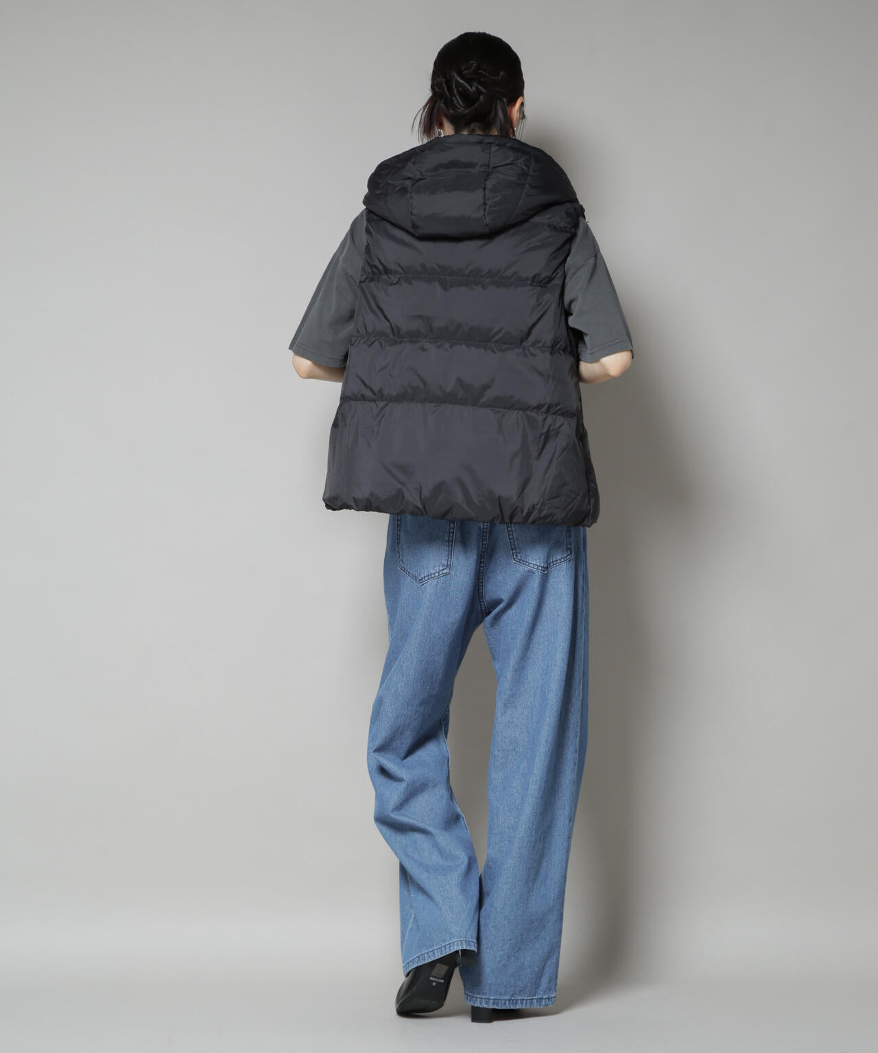 撥水加工ライトダウン　フードジップアップベスト