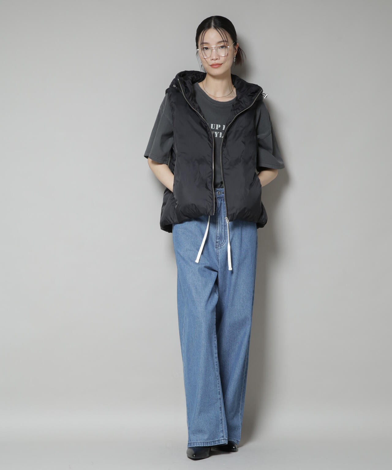 撥水加工ライトダウン　フードジップアップベスト