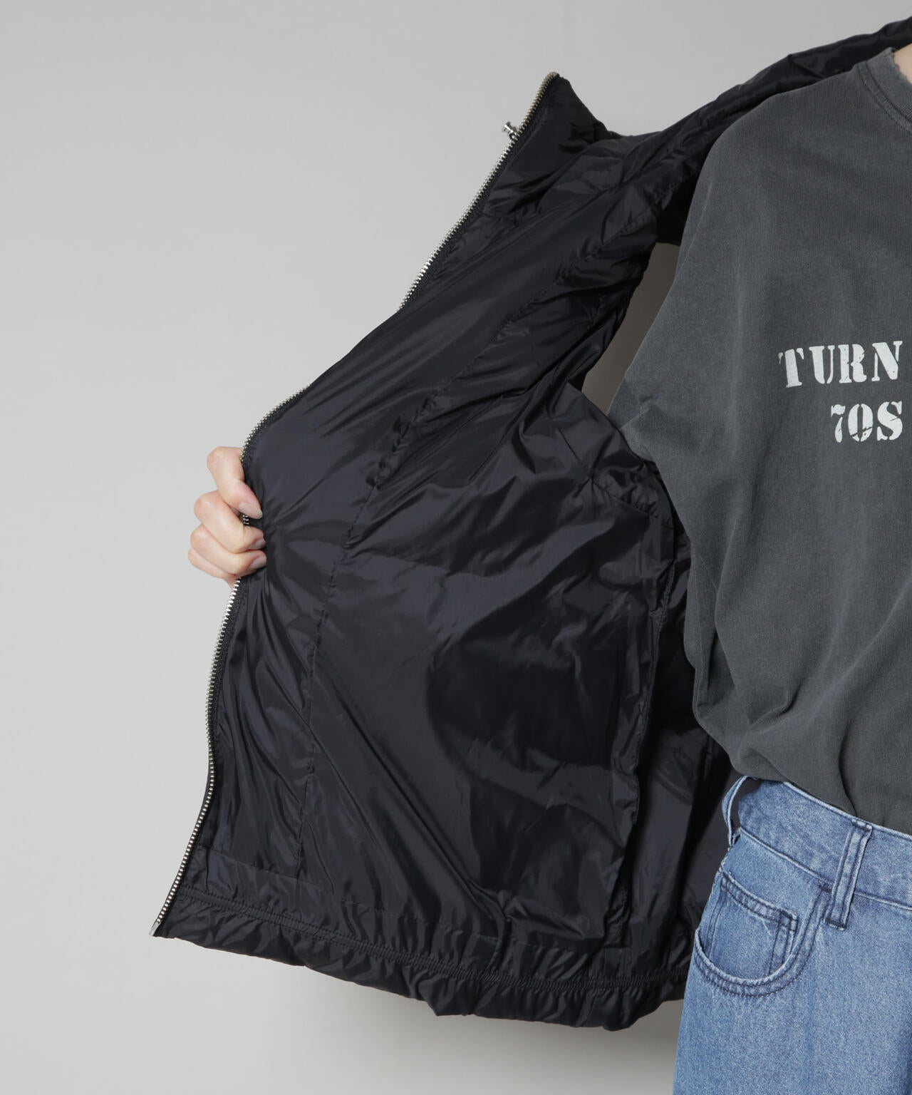 撥水加工ライトダウン　フードジップアップベスト