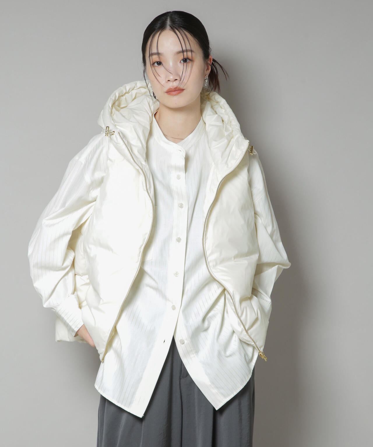 撥水加工ライトダウン　フードジップアップベスト