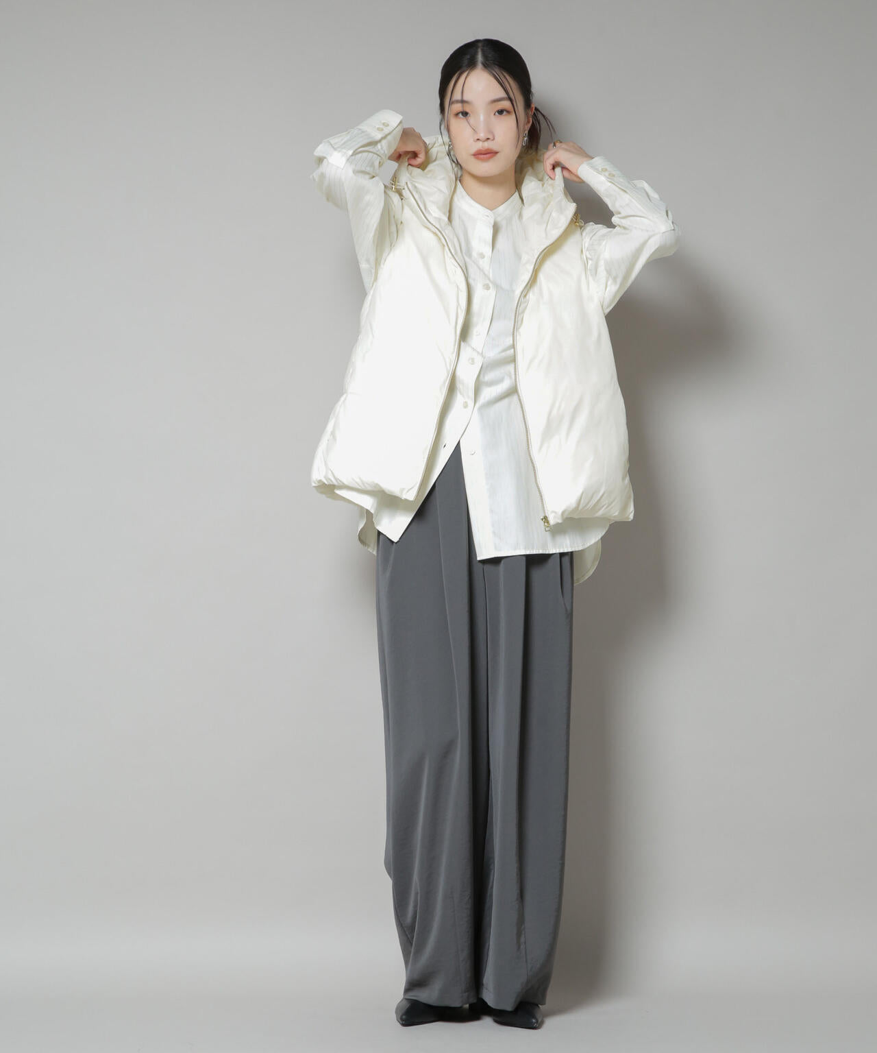 撥水加工ライトダウン　フードジップアップベスト