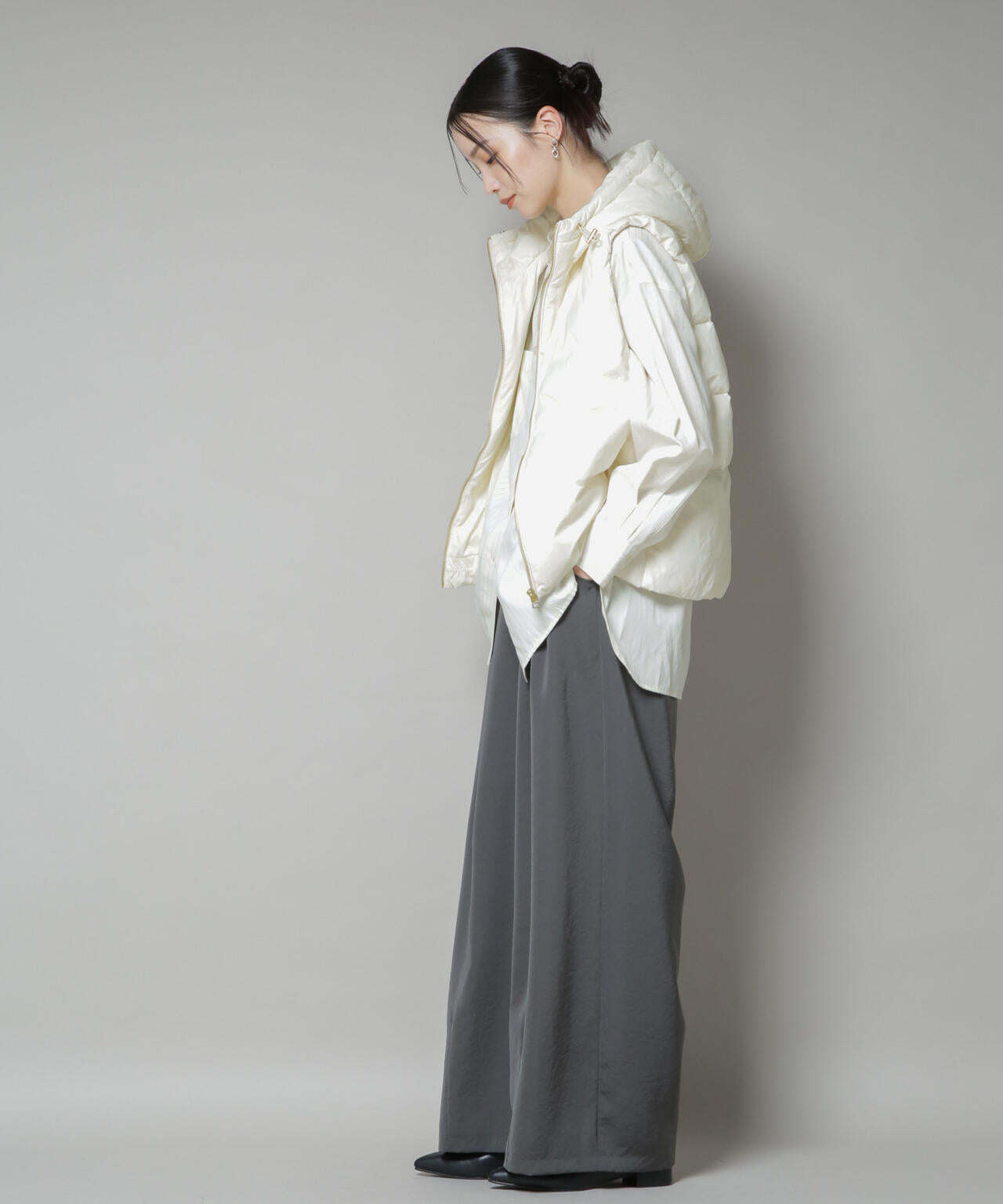 撥水加工ライトダウン　フードジップアップベスト