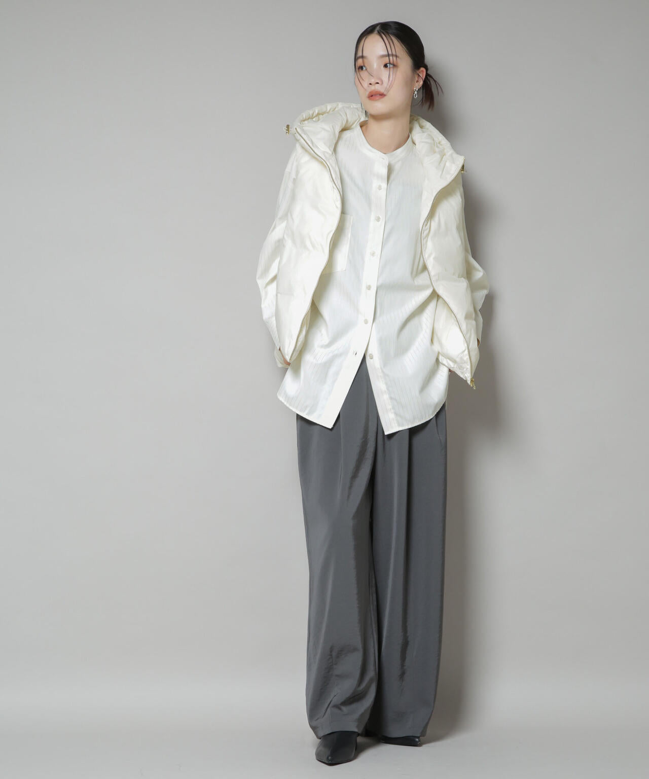 撥水加工ライトダウン　フードジップアップベスト