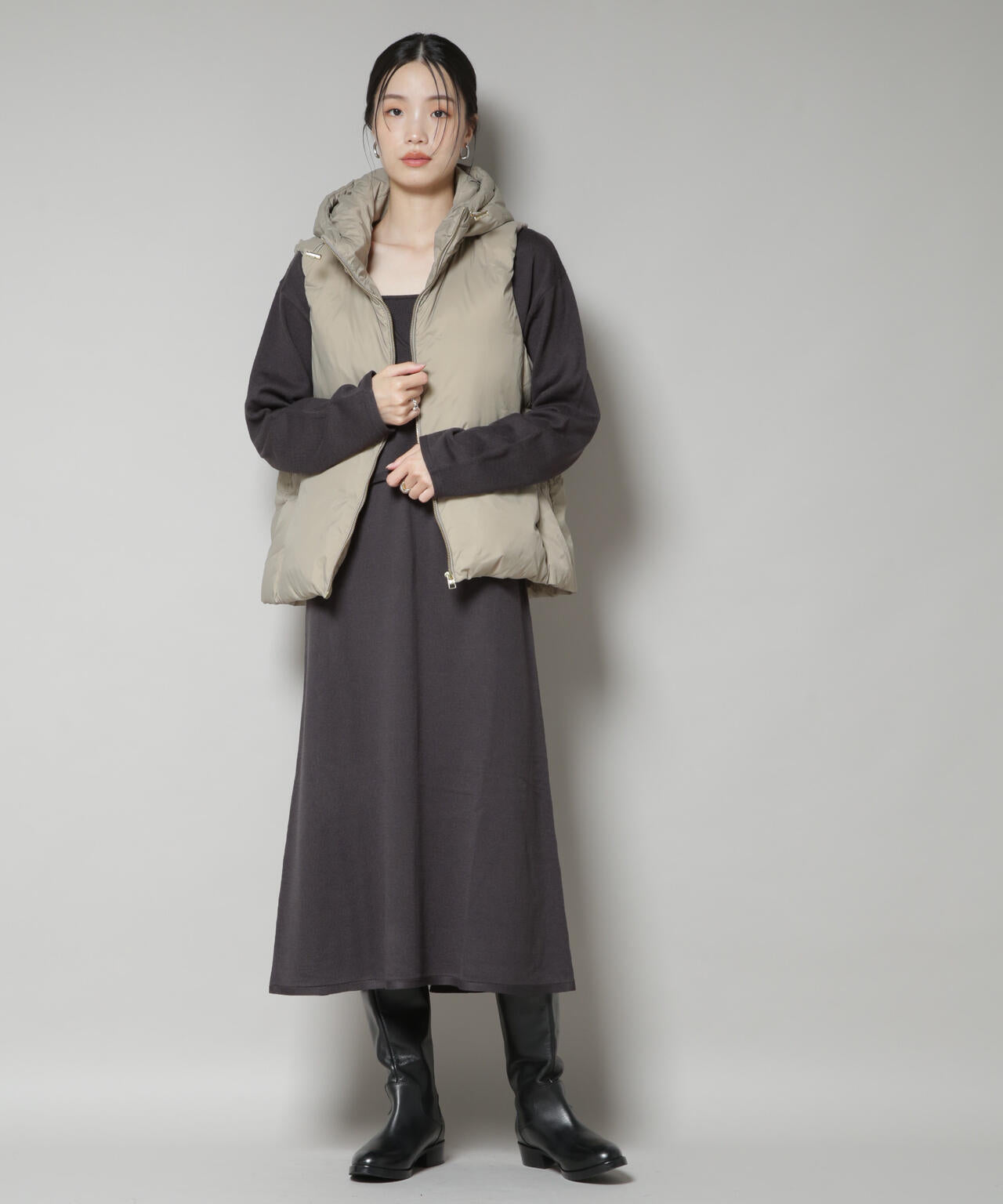 撥水加工ライトダウン　フードジップアップベスト