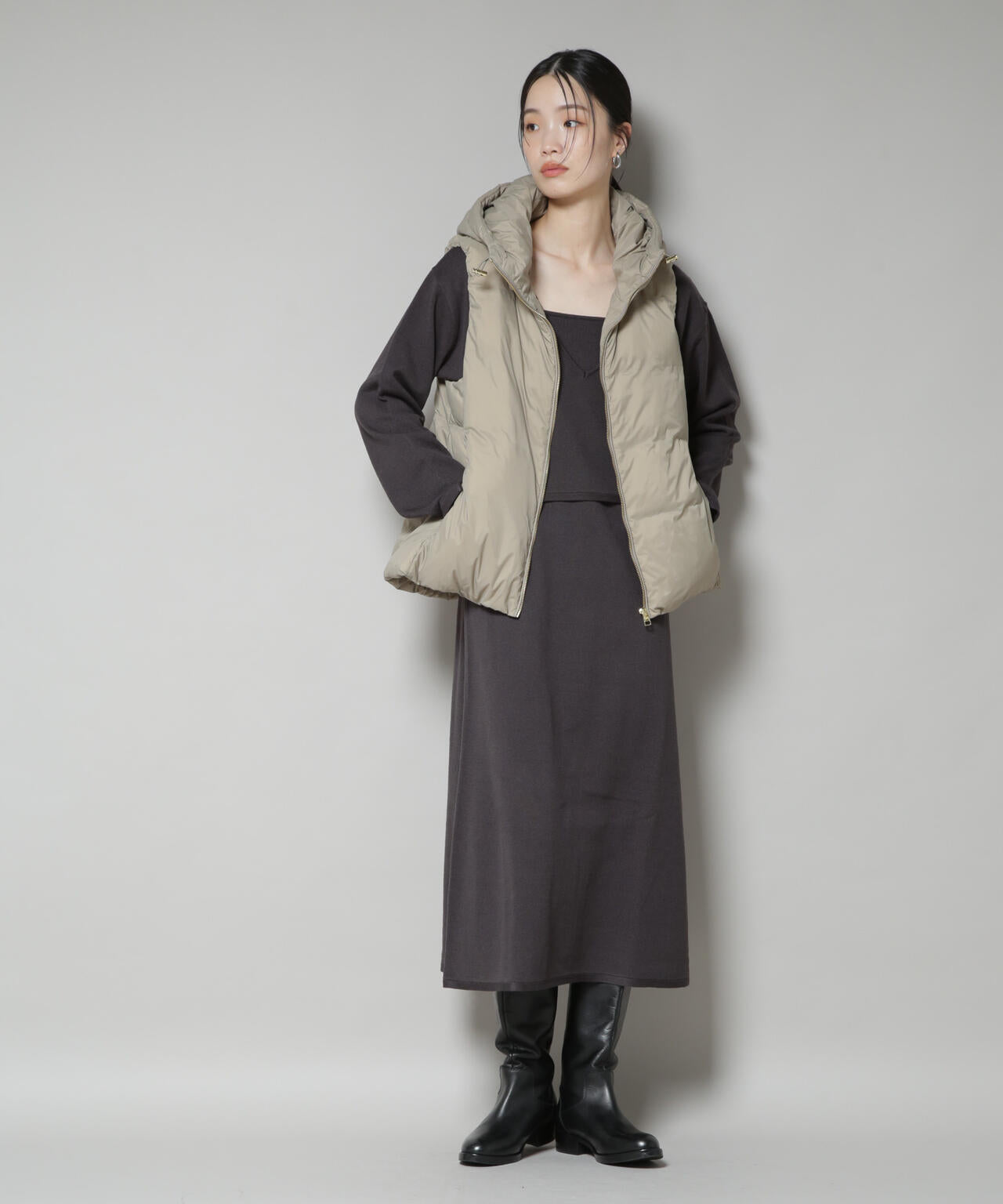 撥水加工ライトダウン　フードジップアップベスト