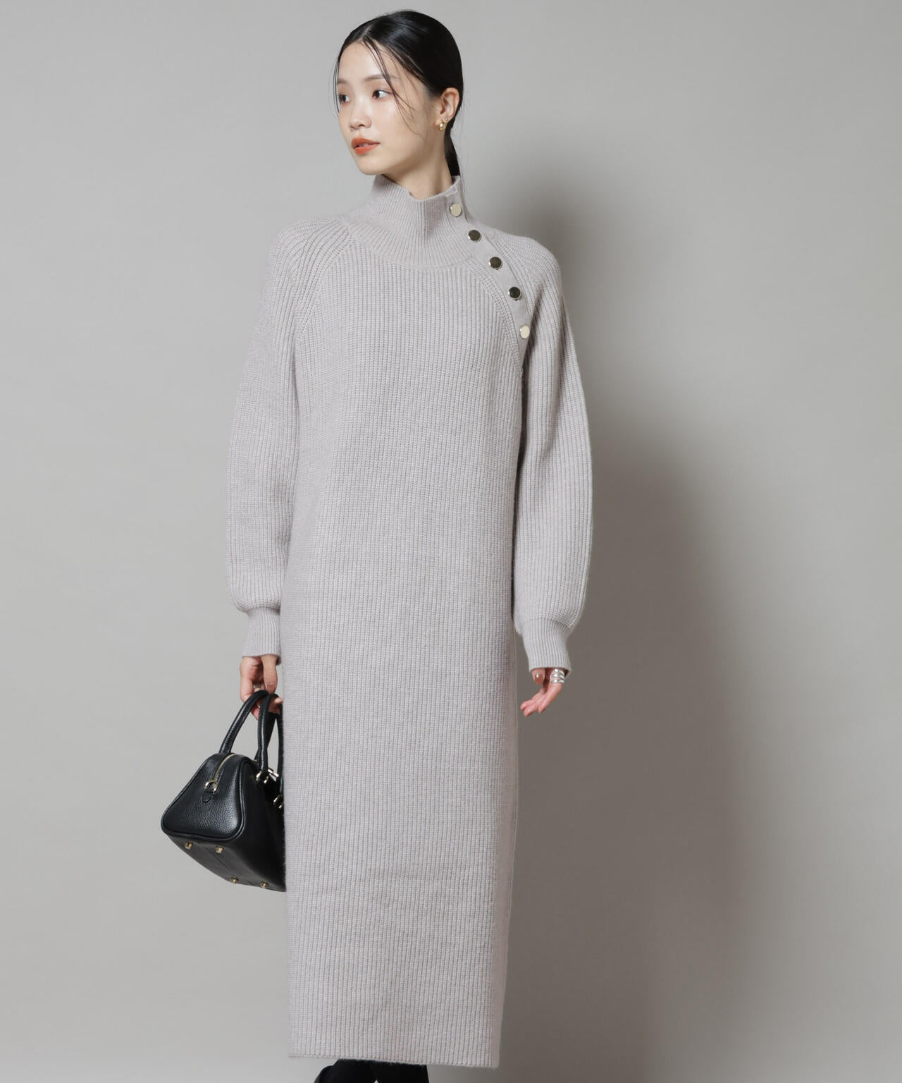 釦ディティールニットワンピース
