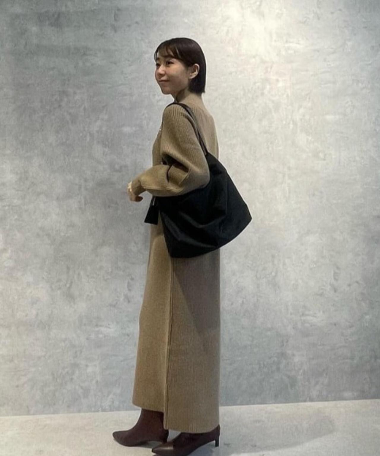 釦ディティールニットワンピース